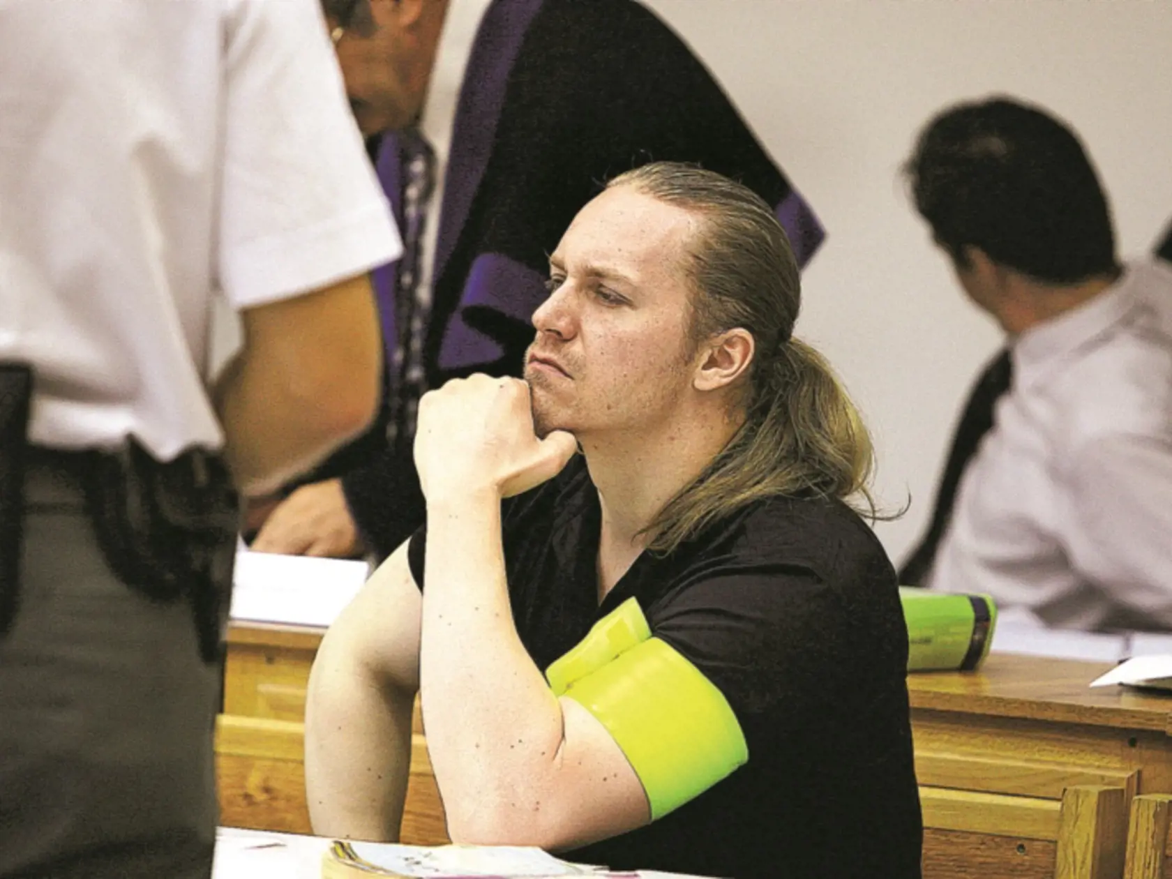 Robert Nigut (mafián so skleneným okom) bol jedným z najbrutálnejších vrahov košického podsvetia. Odstrániť ho mal  Ladislav Alföldi, ktorý tvrdí, že jeho telo zakopal na lúke pri obci Dolný Chotár. To sa však do dnešného dňa nenašlo.