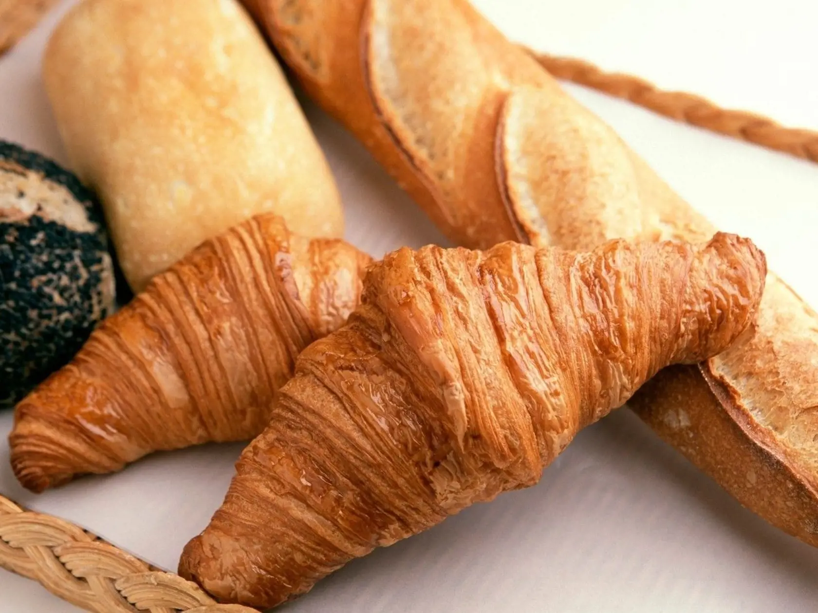 Čerstvé pečivo vo forme croissantu spraví príjemný deň.