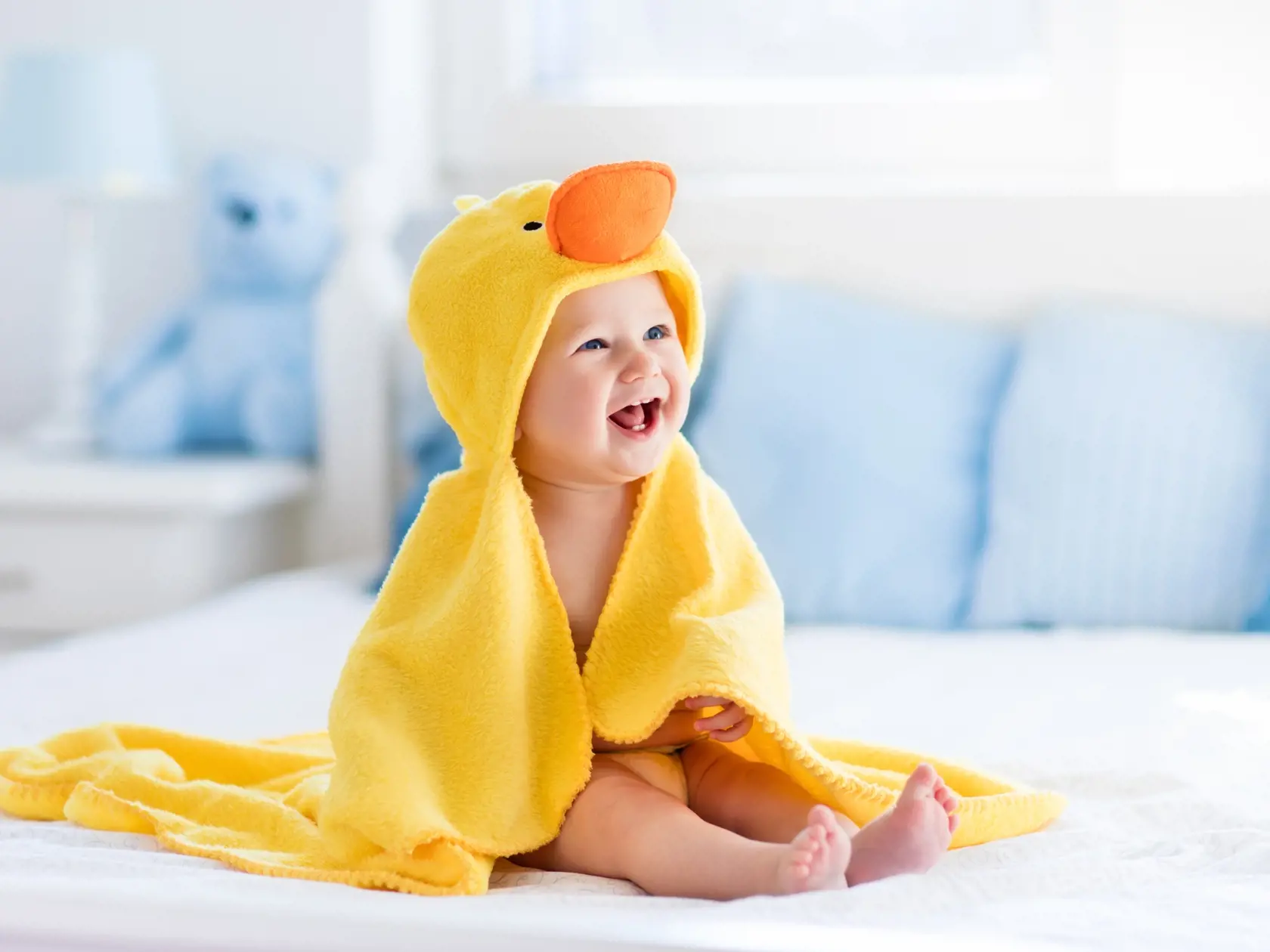 dieťa - bábätko - kúpeľ - osuška - uterák - smiech - radosť