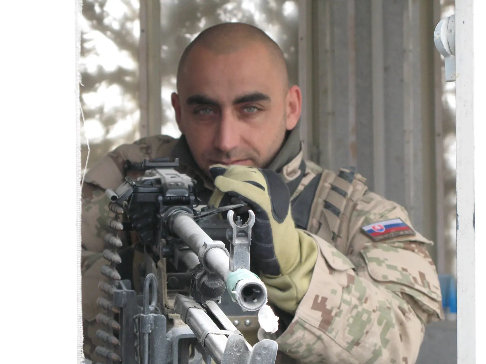 Čitateľ nám poslal záber, ktorým sa prezentuje Sosna na svojom profile?! Profesionáli vojaci len krútili hlavou. Hovoria o detinskosti.