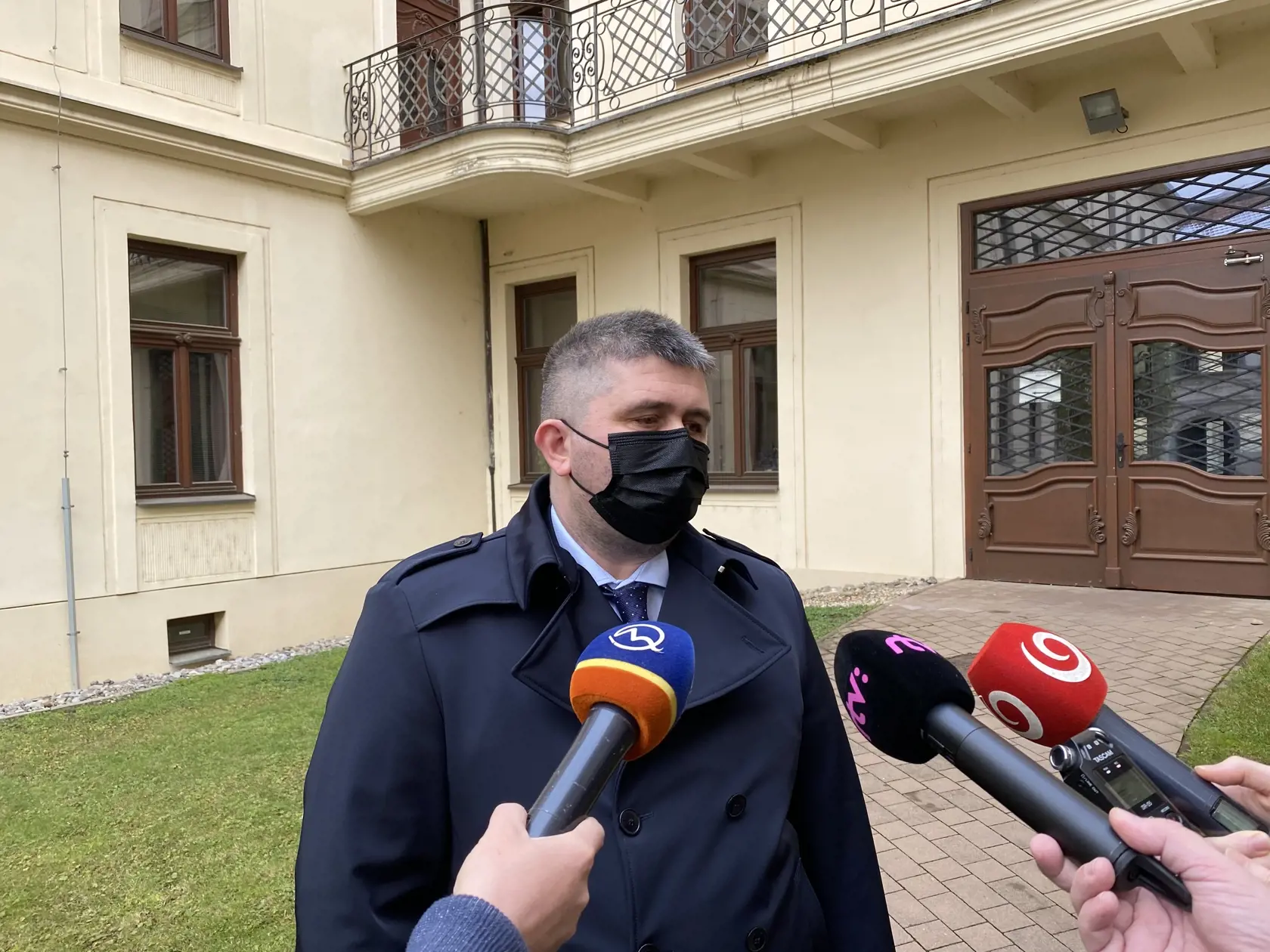Advokát Michal Mandzák zastupoval na prešovskom súde Slovenský pozemkový fond.