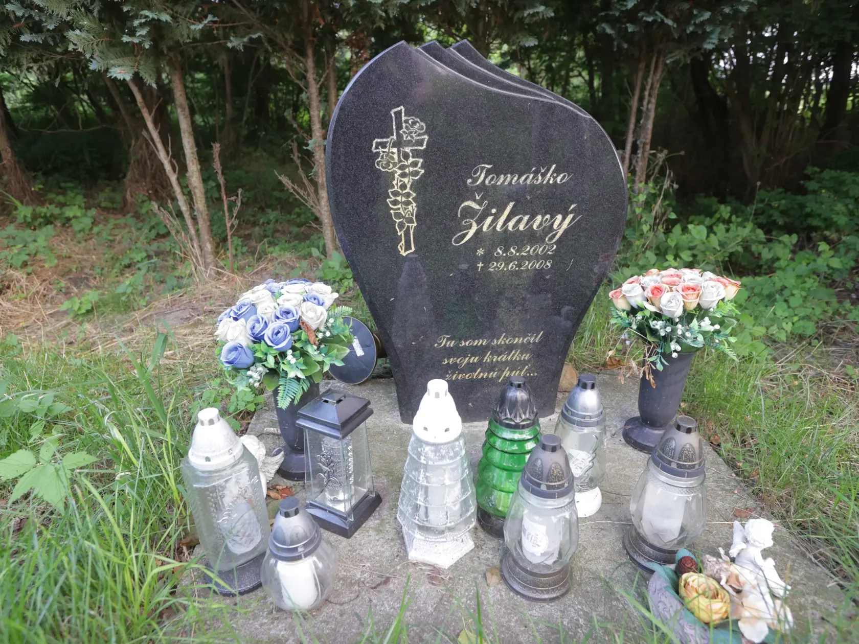 Miesto tragickej nehody Rasťa Žitného medzi Rohožníkom a Kuchyňou, kde vyhasol život iba 5-ročného Tomáška, ktorého zrazil bývalý markizák.