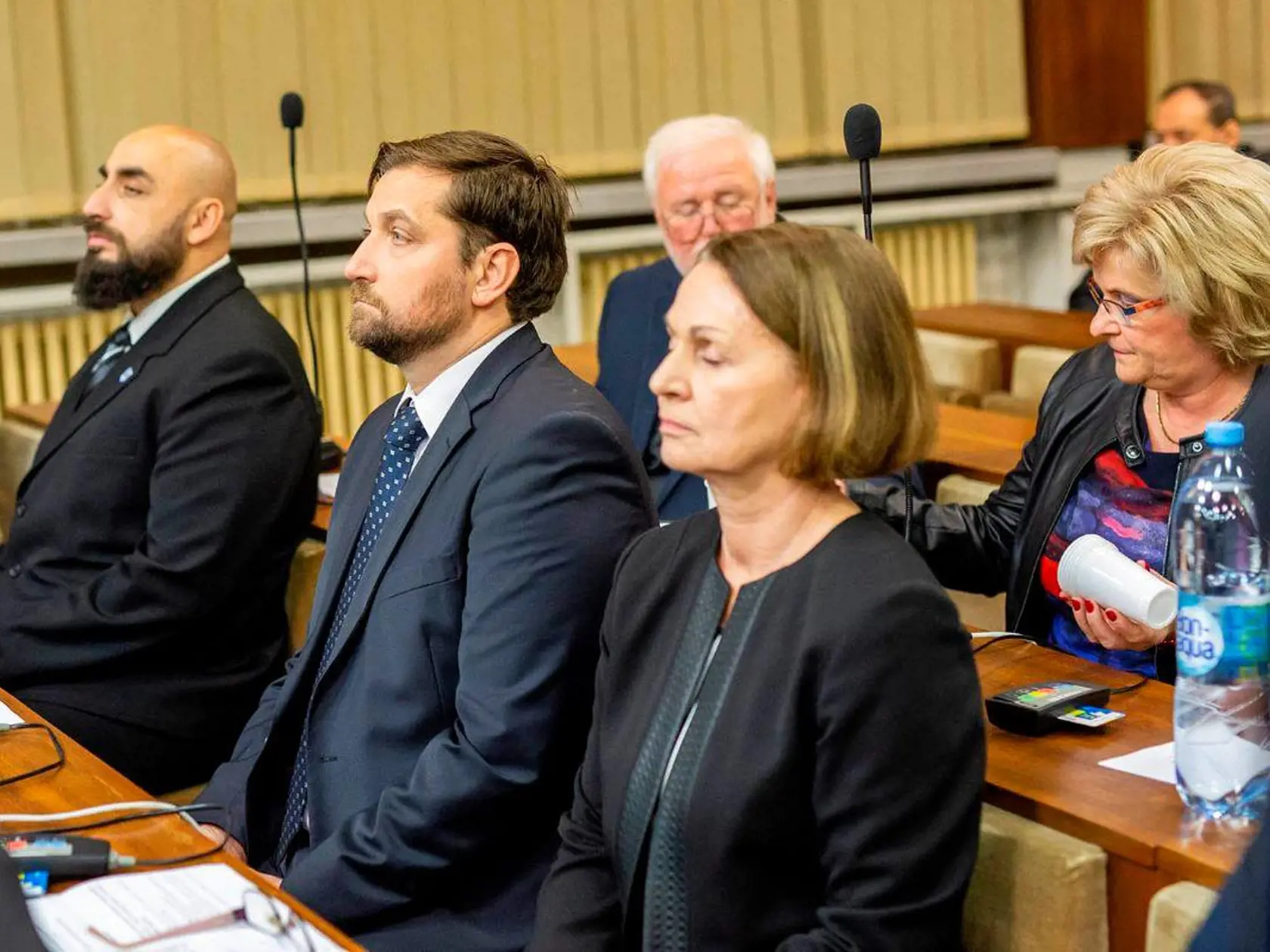 Sosna sa v tom čase napriek trestnému stíhaniu dostal ako poslanec do mestského zastupiteľstva.