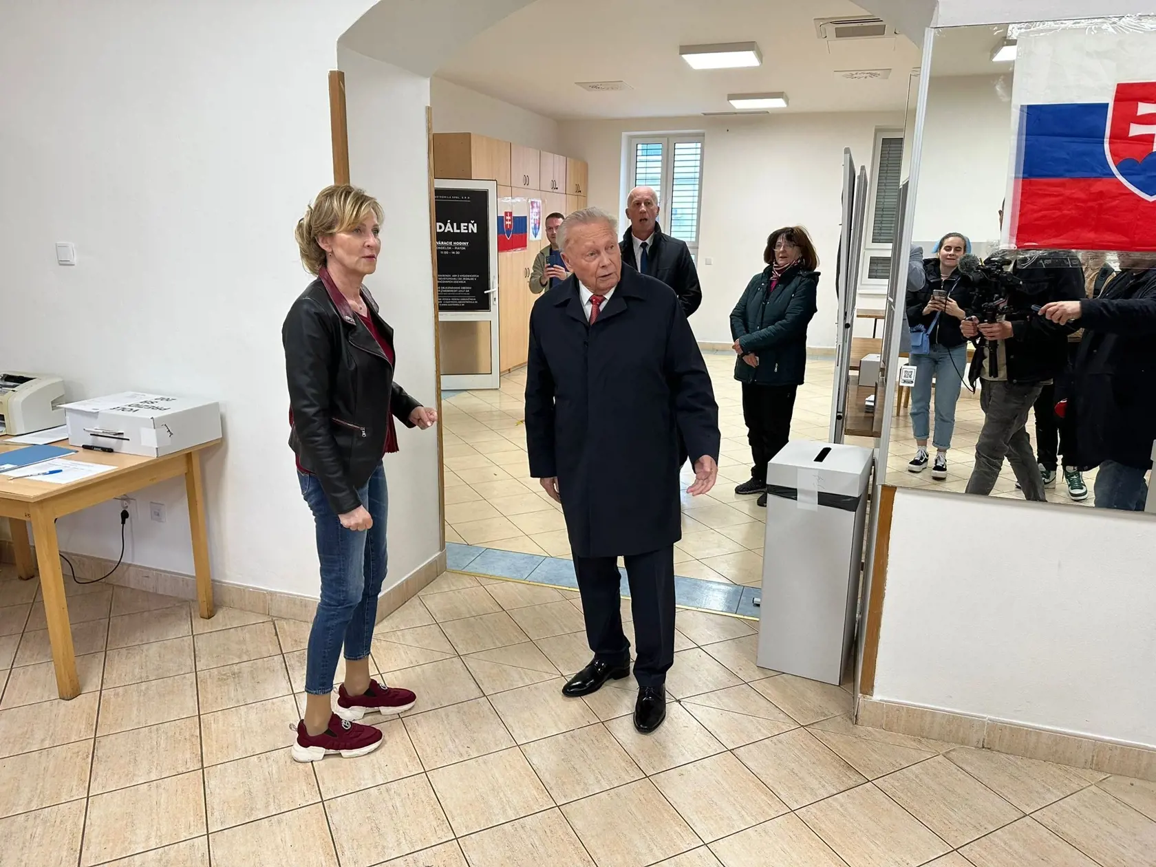 Bývalý prezident SR Rudolf Schuster bol odvoliť o 9:00 v priestoroch Univerzity veterinárneho lekárstva a farmácie v Košiciach.