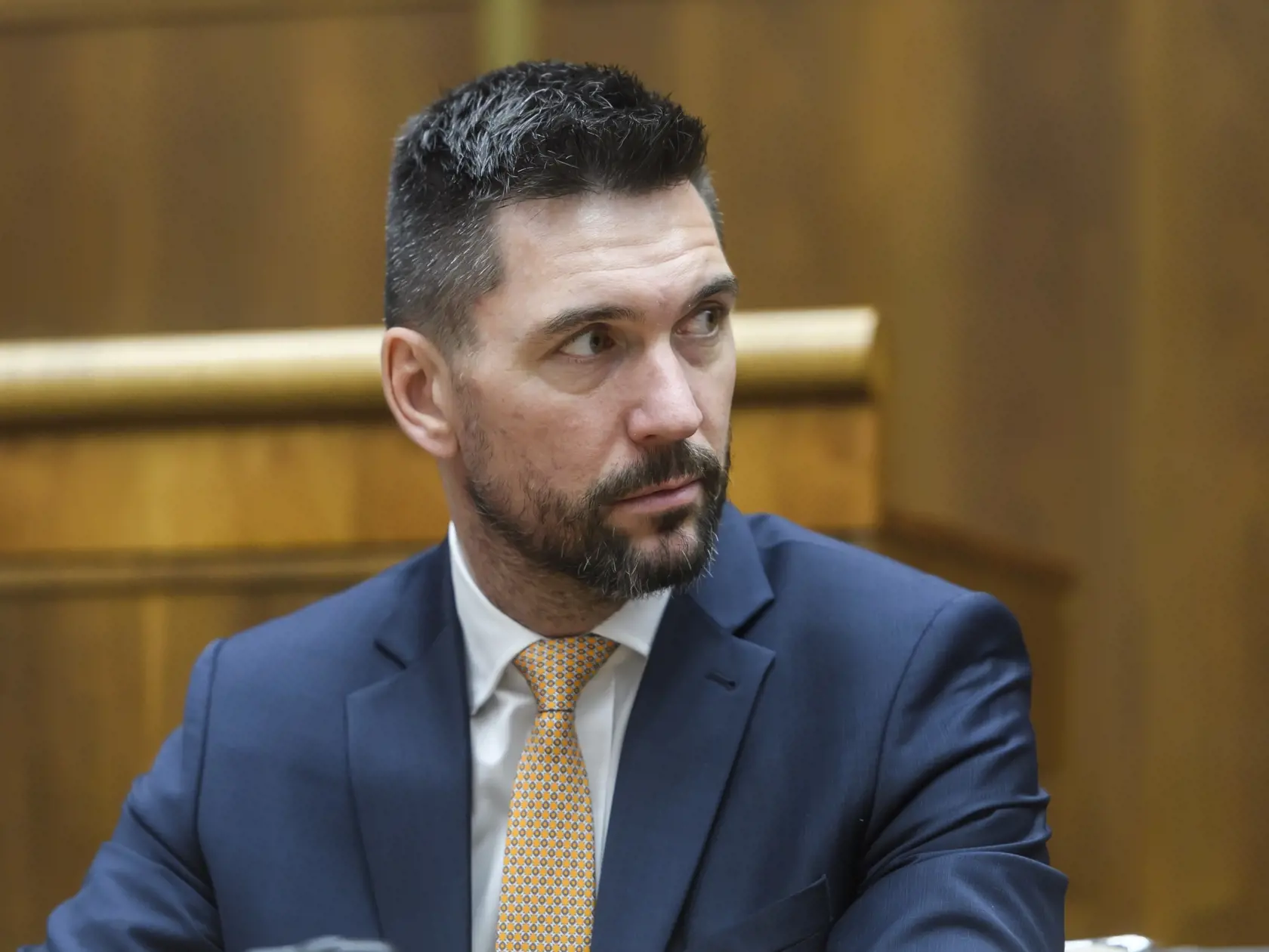 Na snímke minister pôdohospodárstva a rozvoja vidieka SR Richard Takáč (Smer-SD) počas 3. chôdze NRSR k Programovému vyhláseniu vlády (PVV)