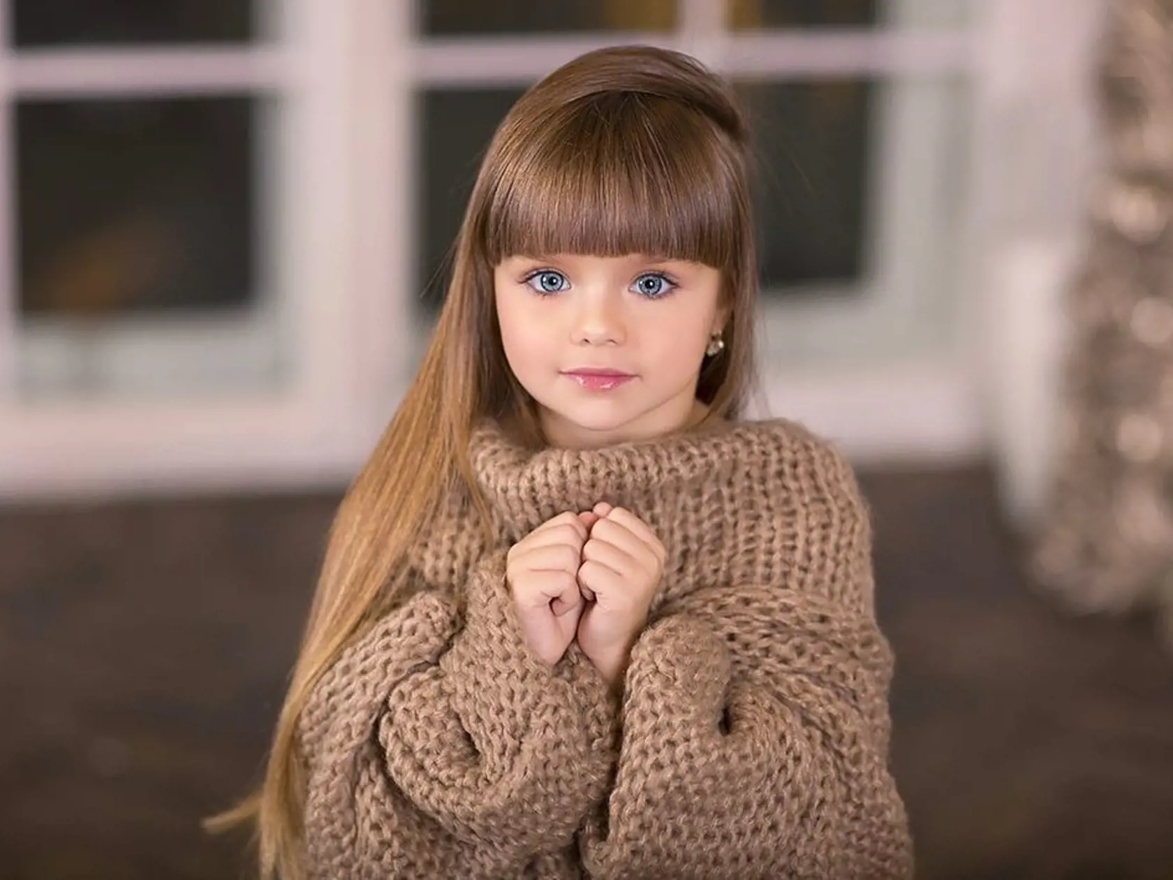 V roku 2017 získala Anastasiya Knyazeva celosvetovú pozornosť a bola označená za "najkrajšiu dievčinu na svete". Jej ohromujúci vzhľad, charakterizovaný hlbokými modrými očami, dlhými hnedými vlasmi a anjelskou tvárou, vyvolal porovnania so supermodelkou Irinou Shayk.