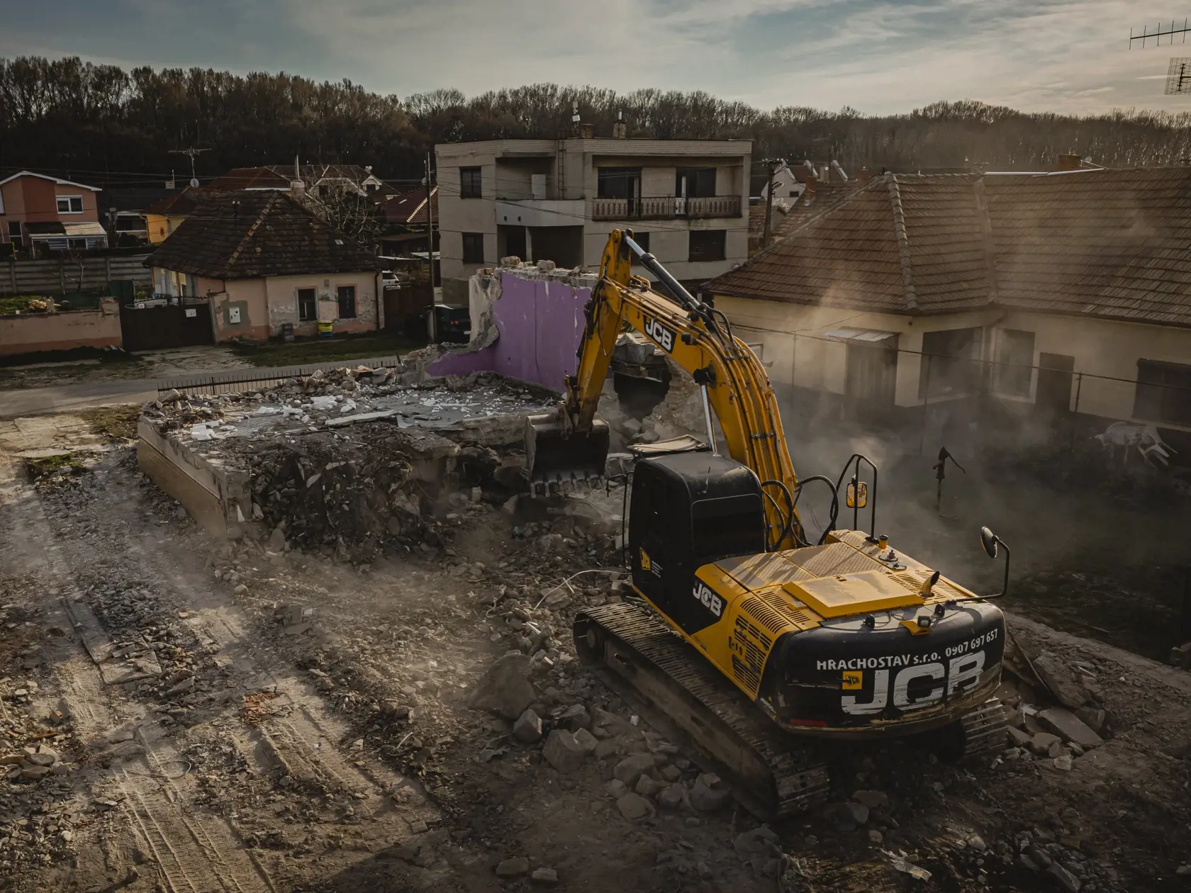 Takto vyzerá aktuálne pozemok vo Veľkej Mači, na ktorom stál dom Jána Kuciaka a Martiny Kušnírovej. Trnavský samosprávny kraj tu postaví Pamätník slobody slova.