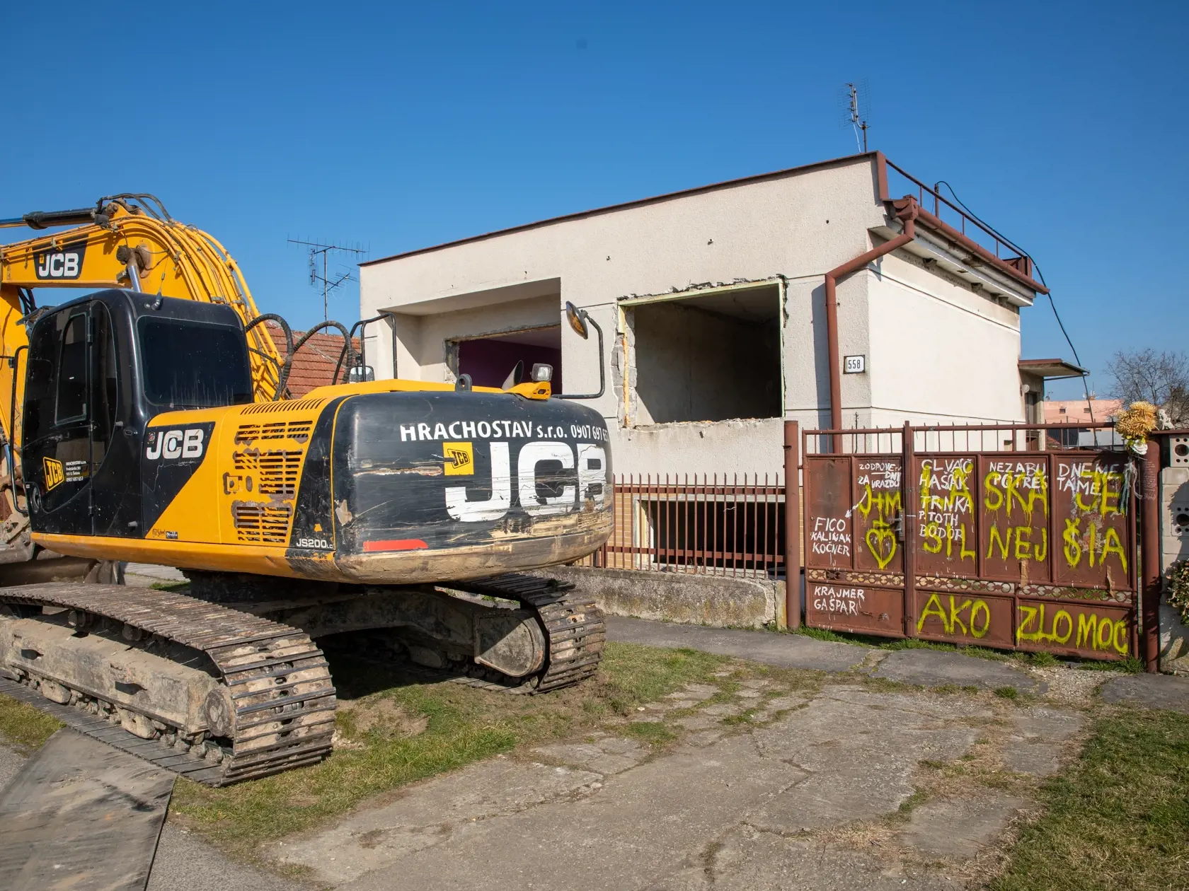 Dom zavraždeného novinára Jána Kuciaka a jeho snúbenice Martiny Kušníkovej vo Veľkej Mači krátko pred začatím búracích prác.