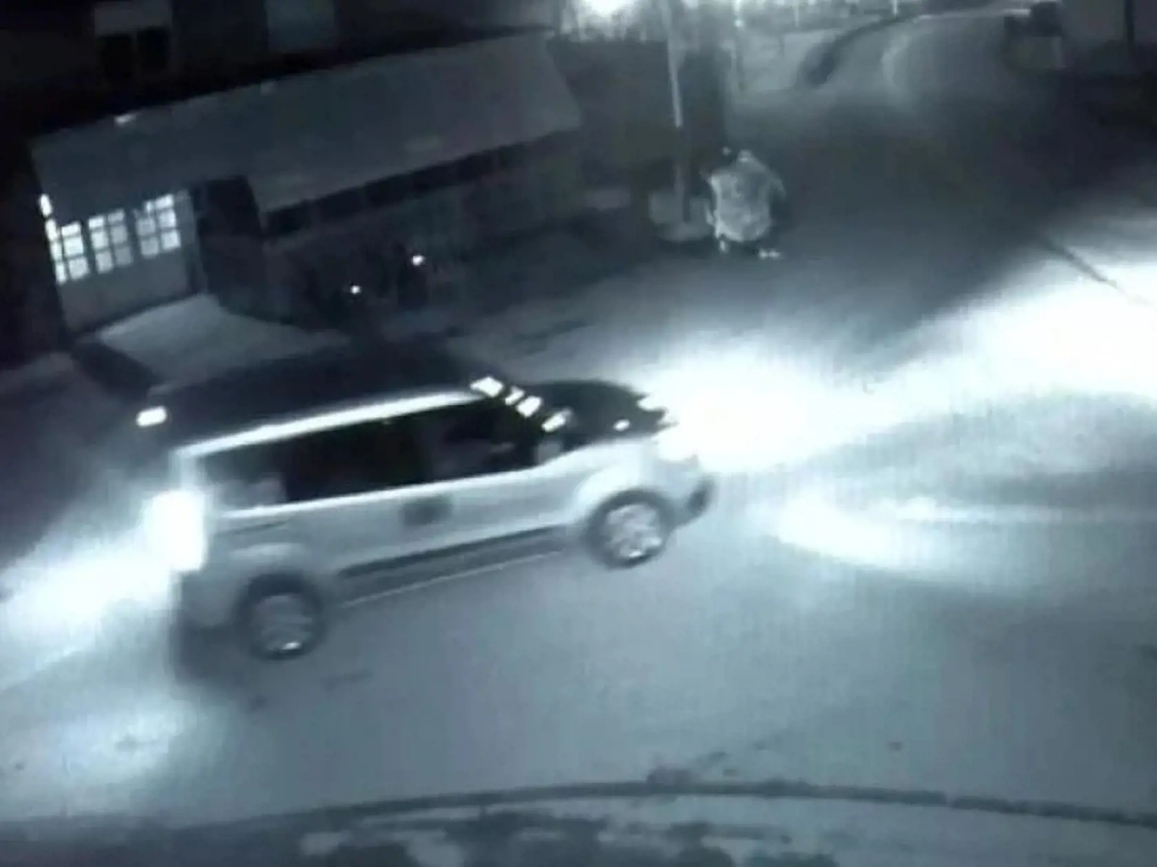 Na verejnosť sa dostali aj kamerové záznamy z dňa vraždy. Príchod Jána Kuciaka († 27) a Martiny Kušnírovej († 27) domov zo dňa 21. februára 2018. Krátko po príchode domov ich zavraždil Miroslav Marček.