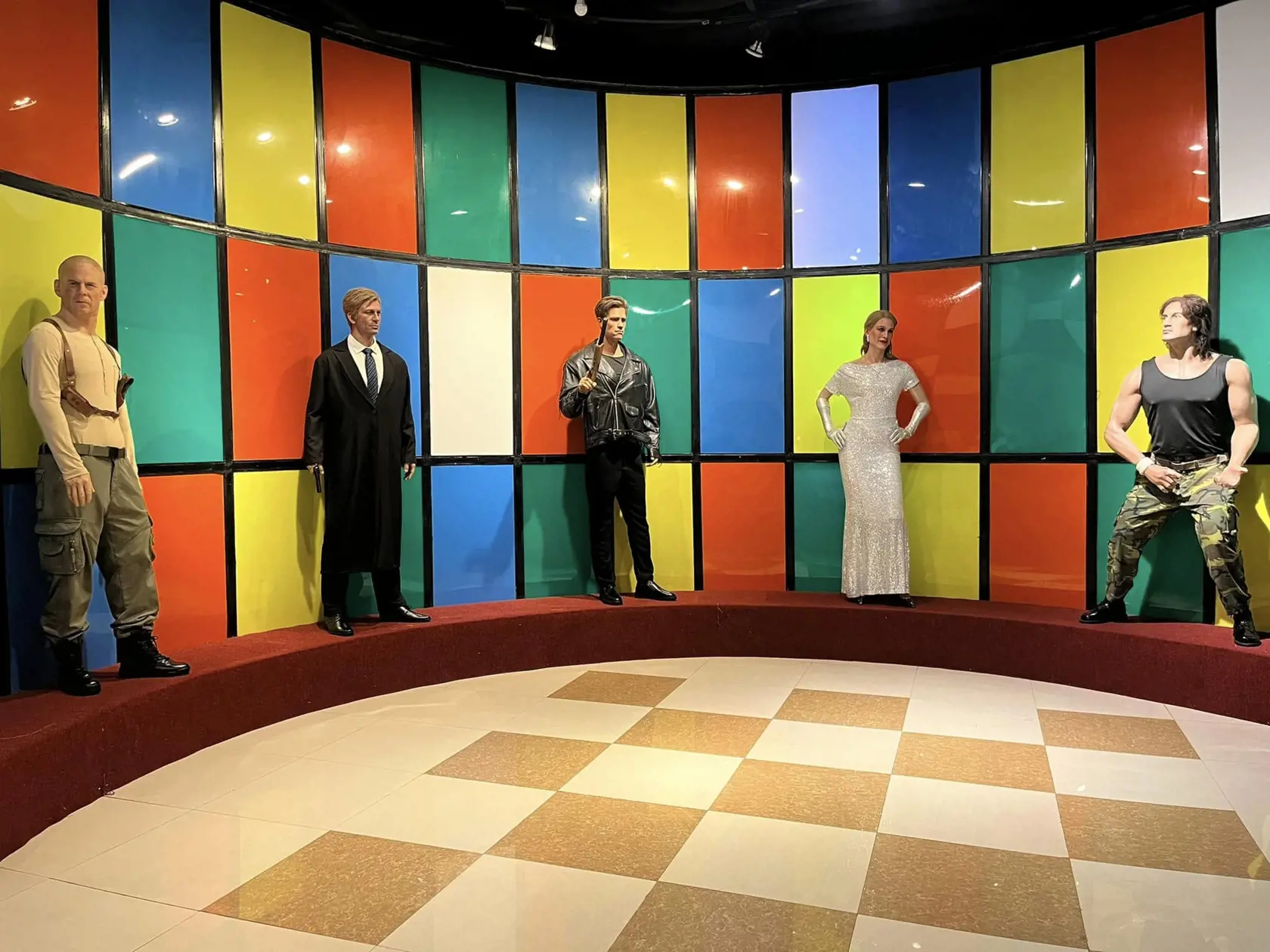 Vietnamské múzeum sa preslávilo bizarnými voskovými figurínami celebrít. Spoznávate, kto bol predlohou pre tieto figuríny?