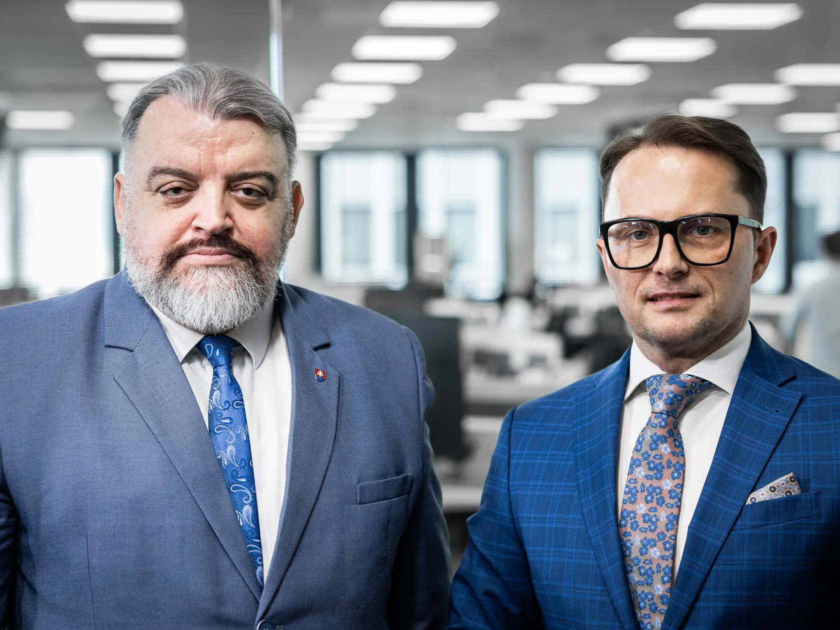 Diskusná relácia "Karty na stôl", ktorej hosťami boli Miroslav Řádek a Eduard Chmelár.