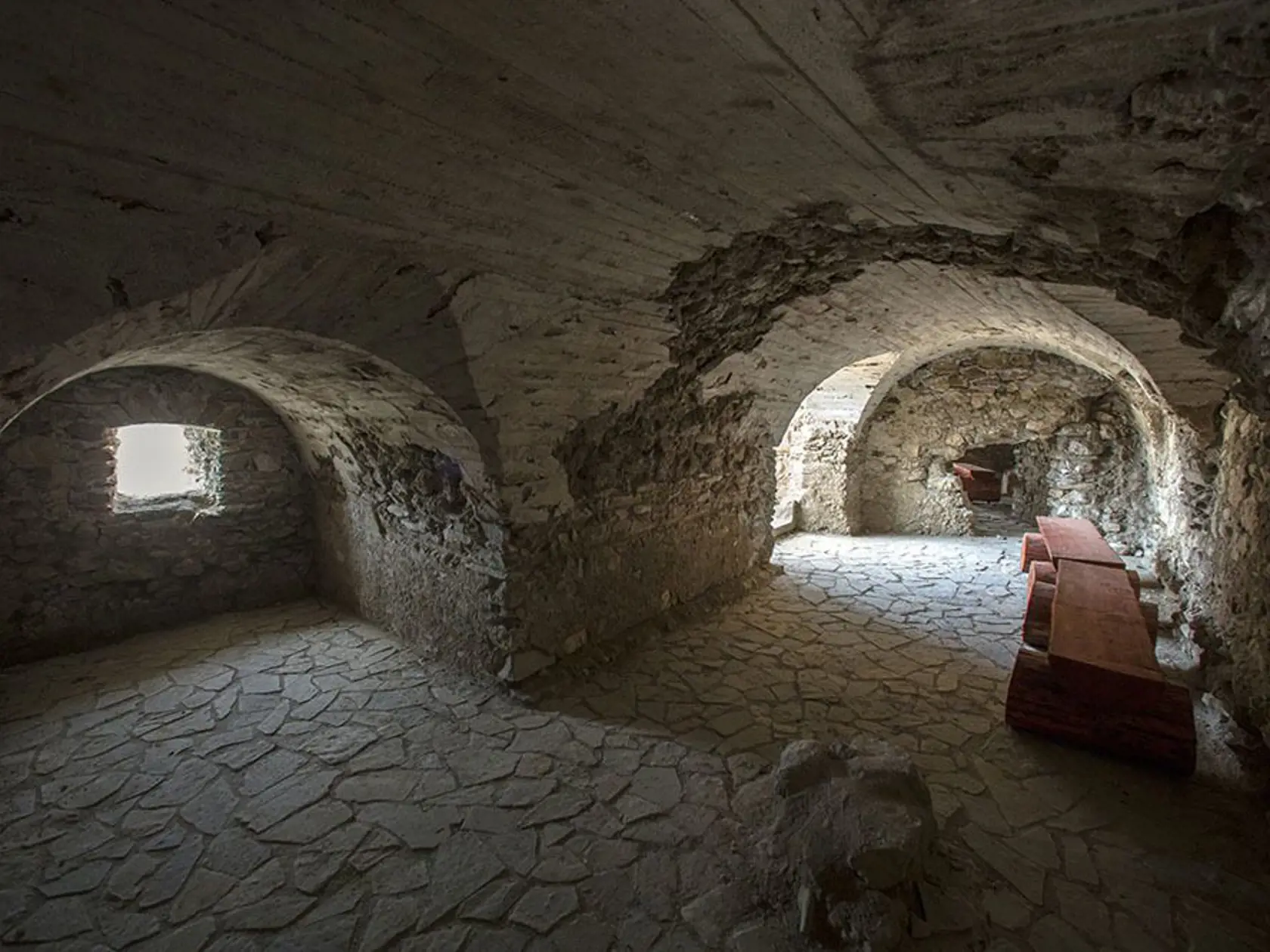 Hrad je dnes iný. Vznikli tam pivničné priestory, katakomby i vyhliadkové terasy. (archív)