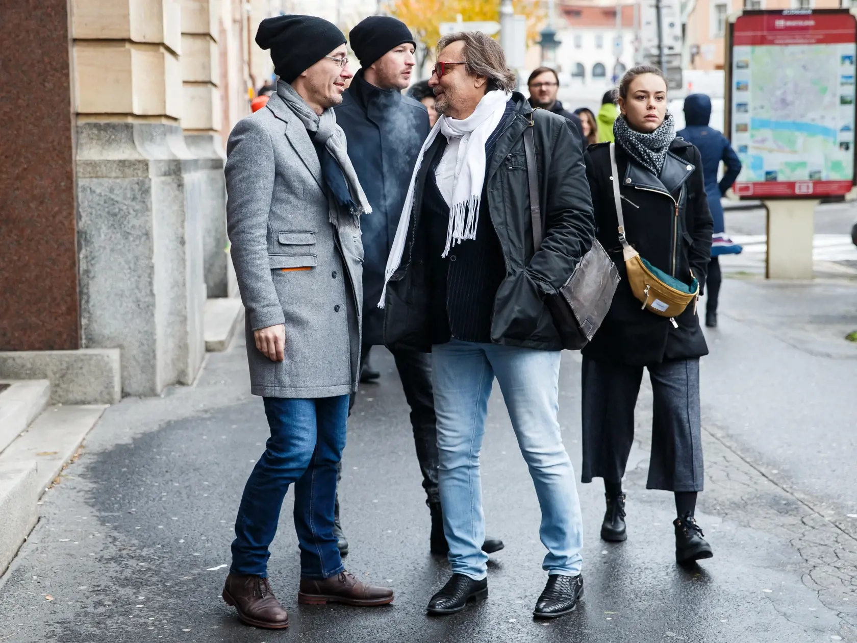 Herci Slovenského národného divadla protestovali na námestí SNP pred budovou Ministerstva kultúry v Bratislave proti súčasnému stavu a fungovaniu Slovenského národného divadla. Na snímke je režisér Michal Vajdička a Jozef Vajda.
