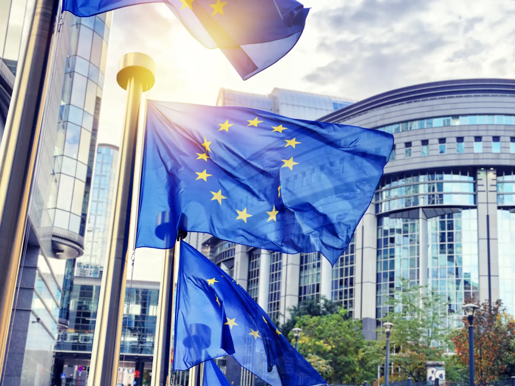 "Keď spočítame ohrozené peniaze z eurofondov a plánu obnovy, postavilo by sa za ne 20 nemocníc, ktoré sú dnes plánované v Bratislave či v Martine," skonštatoval predseda KDH Milan Majerský. Zároveň sa pýta, či tieto peniaze Slovensko nepotrebuje.