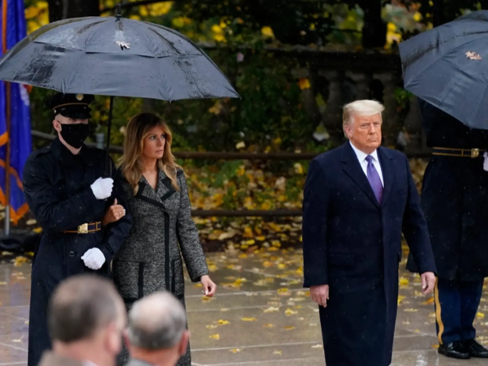 Kontroverzné zábery sa objavili len pár dní po tom, čo bývalá poradkyňa z Bieleho domu tvrdila, že Melania počíta každú minútu, kým Donald neopustí Biely dom a ona sa s ním rozvedie.