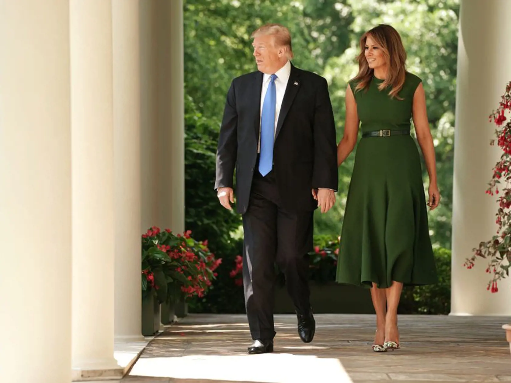 Melania Trump sa nebojí odvážnejších strihov v elegantnom prevedení.
