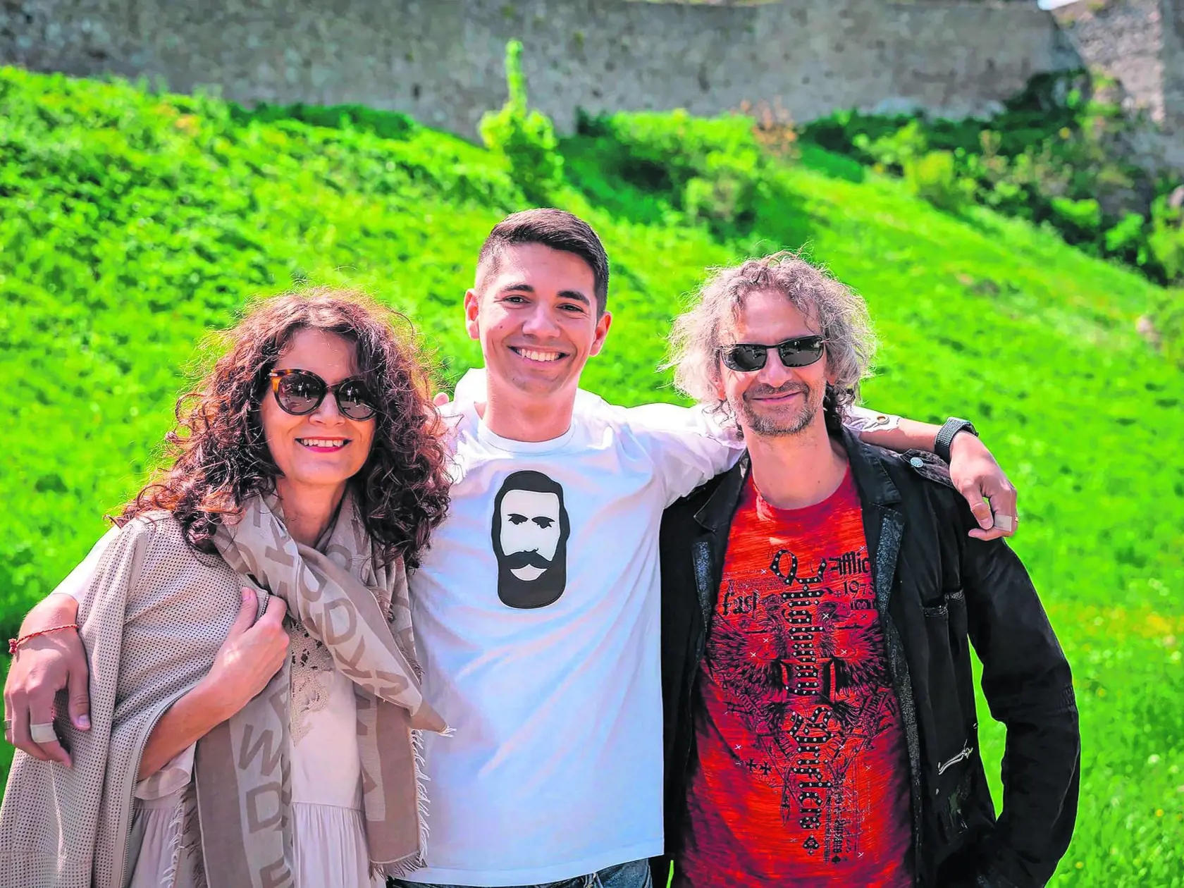Mama Erika Kaliňáka sa venuje profesionálne koučingu a otec pôsobí v umeleckej brandži.