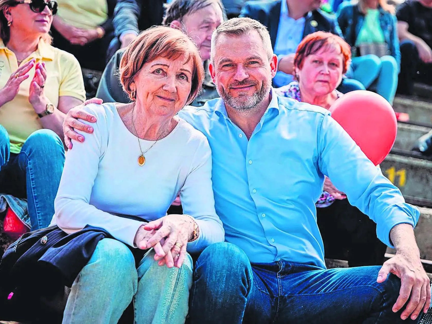 Peter Pellegrini svojej mamine vďačí aj za prísnu výchovu. „Za to, že ju môžem stále objať a povedať jej: ‚Ďakujem za všetko, čo si pre mňa urobila,‘“ prezradil pre denník PLUS JEDEN tento rok.