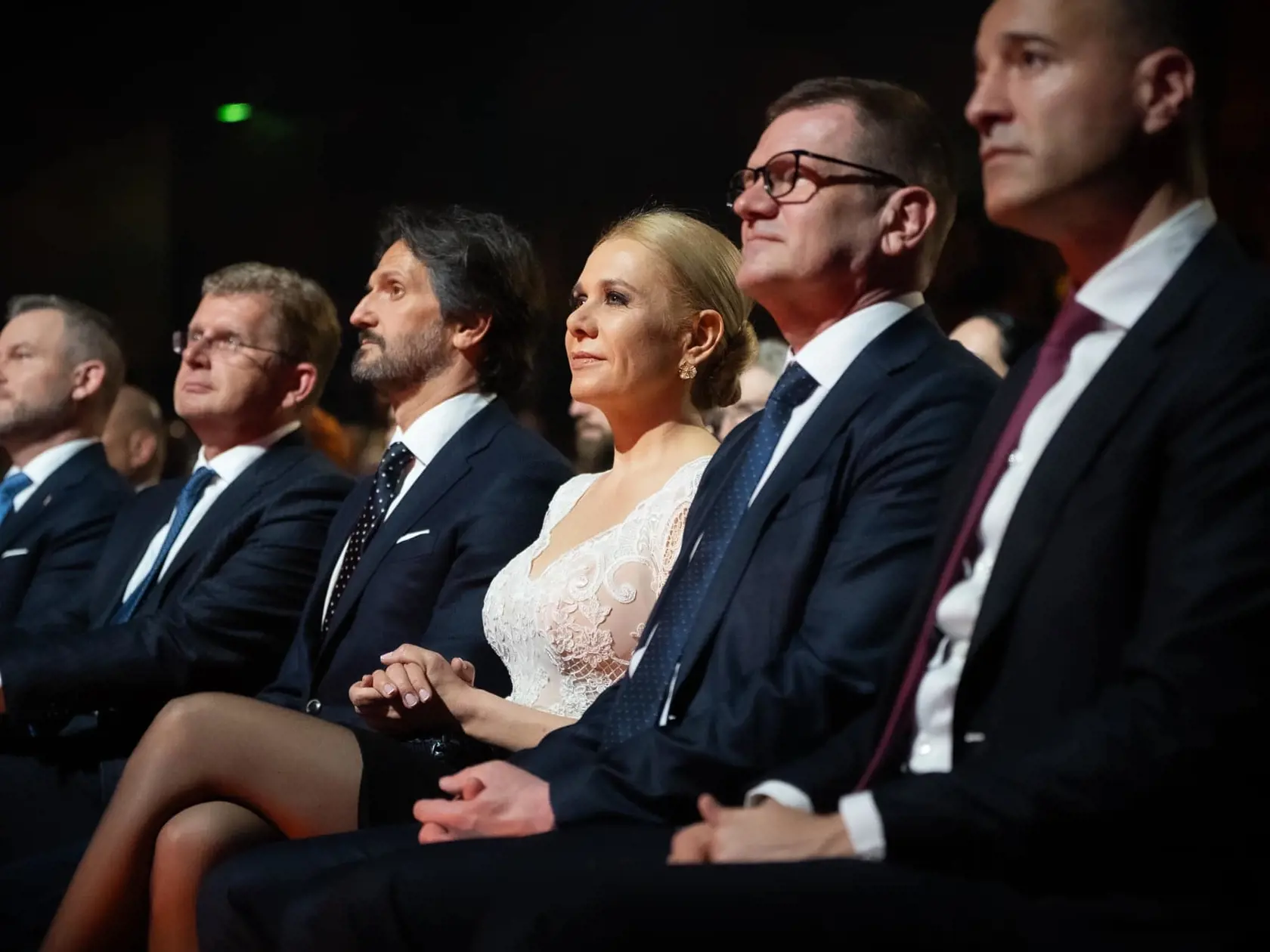 Saková sa pochválila bujným poprsím.