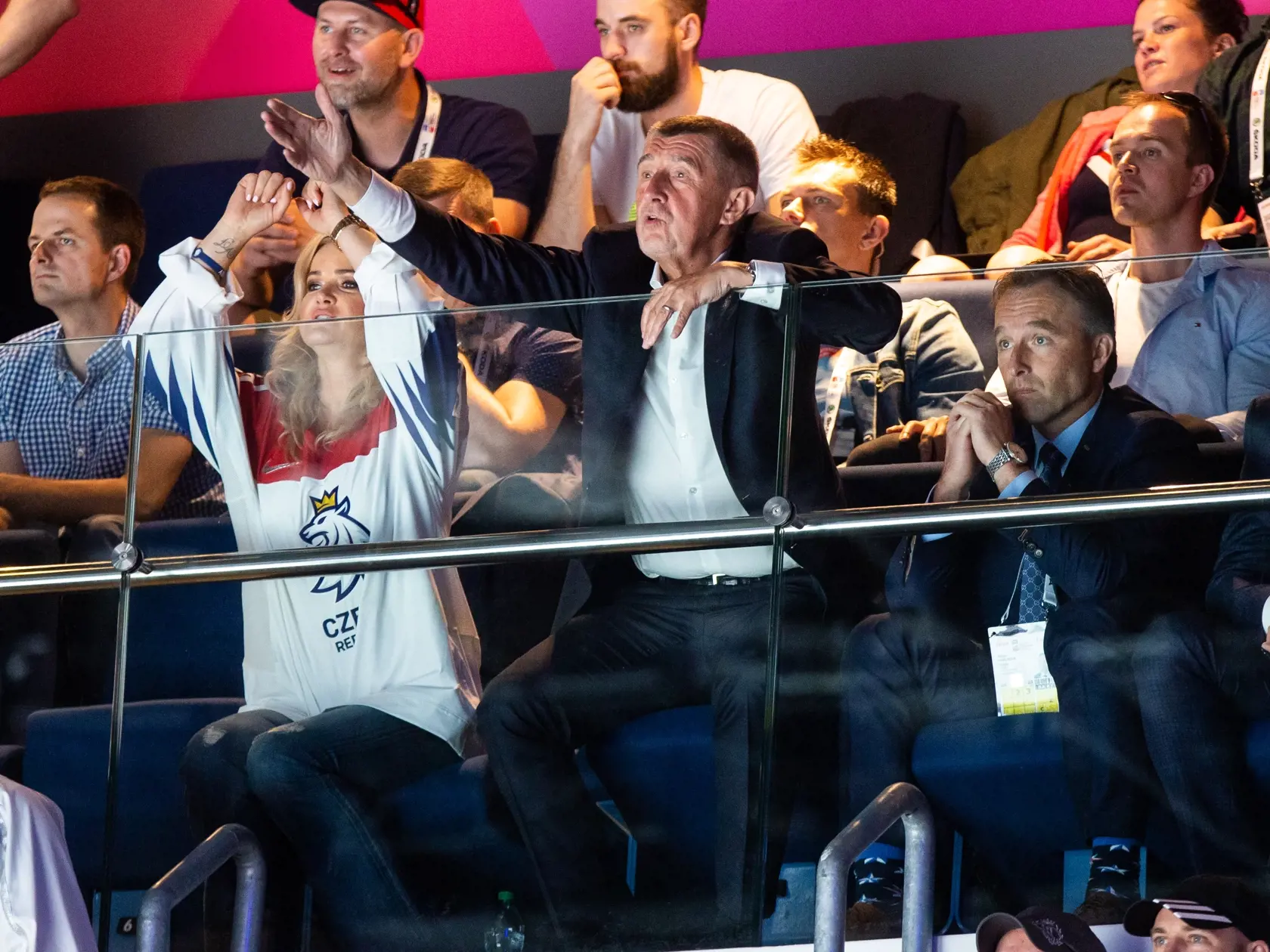 Na snímke Andrej Babiš s manželkou Monikou v hľadisku počas zápasu nadstavbovej časti IIHF Majstrovstiev sveta v ľadovom hokeji medzi Ruskom a Českou republikou.
