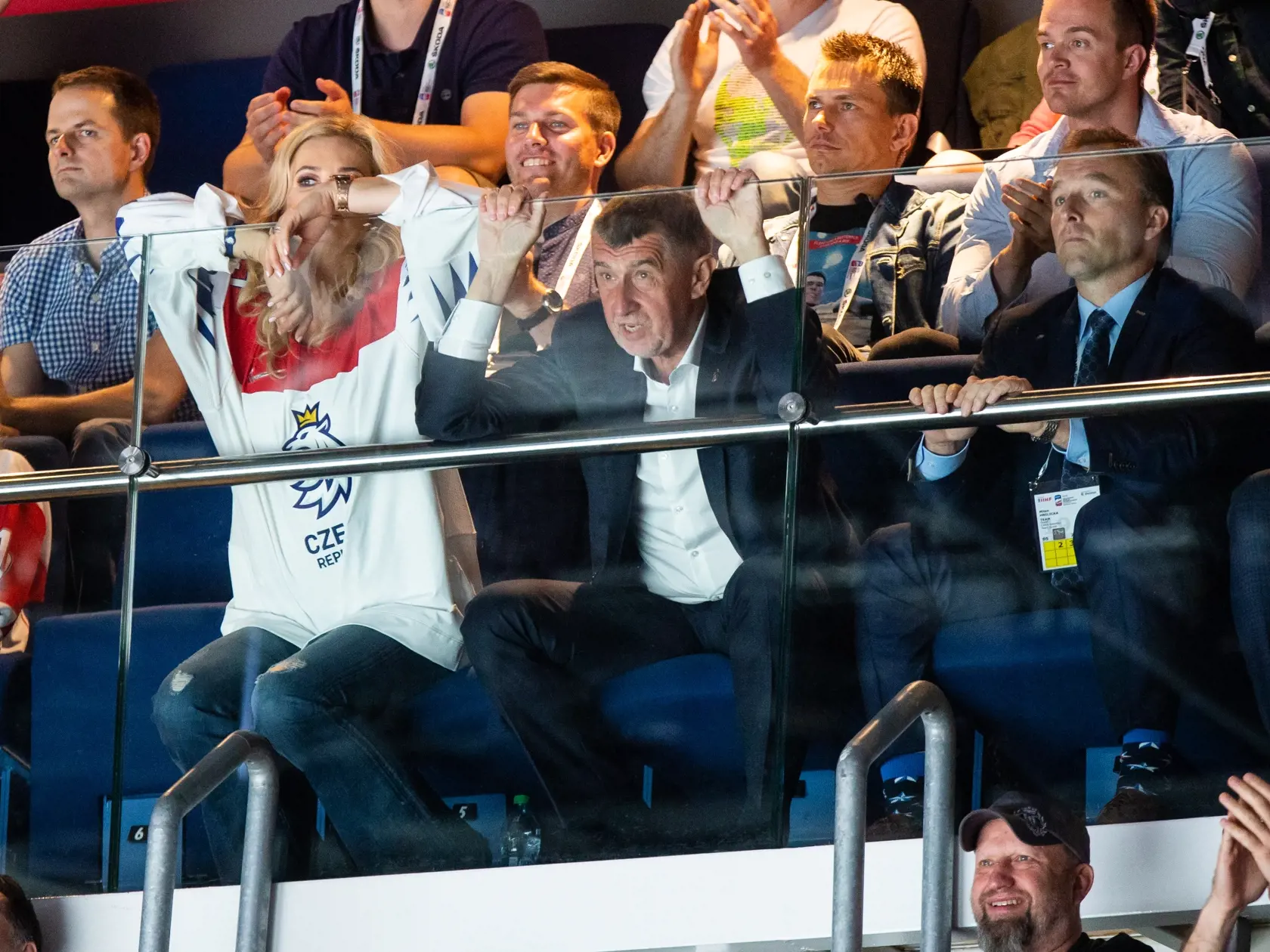 Na snímke Andrej Babiš s manželkou Monikou v hľadisku počas zápasu nadstavbovej časti IIHF Majstrovstiev sveta v ľadovom hokeji medzi Ruskom a Českou republikou.