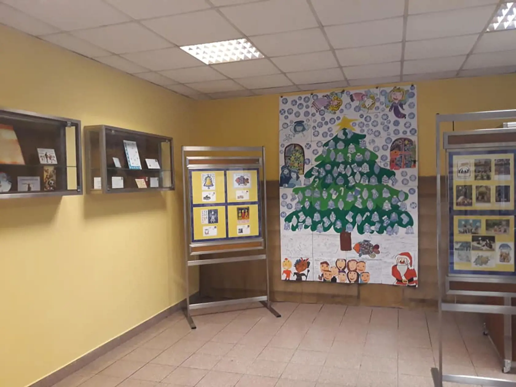 Vianočná výstava predstavuje historické pohľadnice a originálne známky s témou Vianoc.
