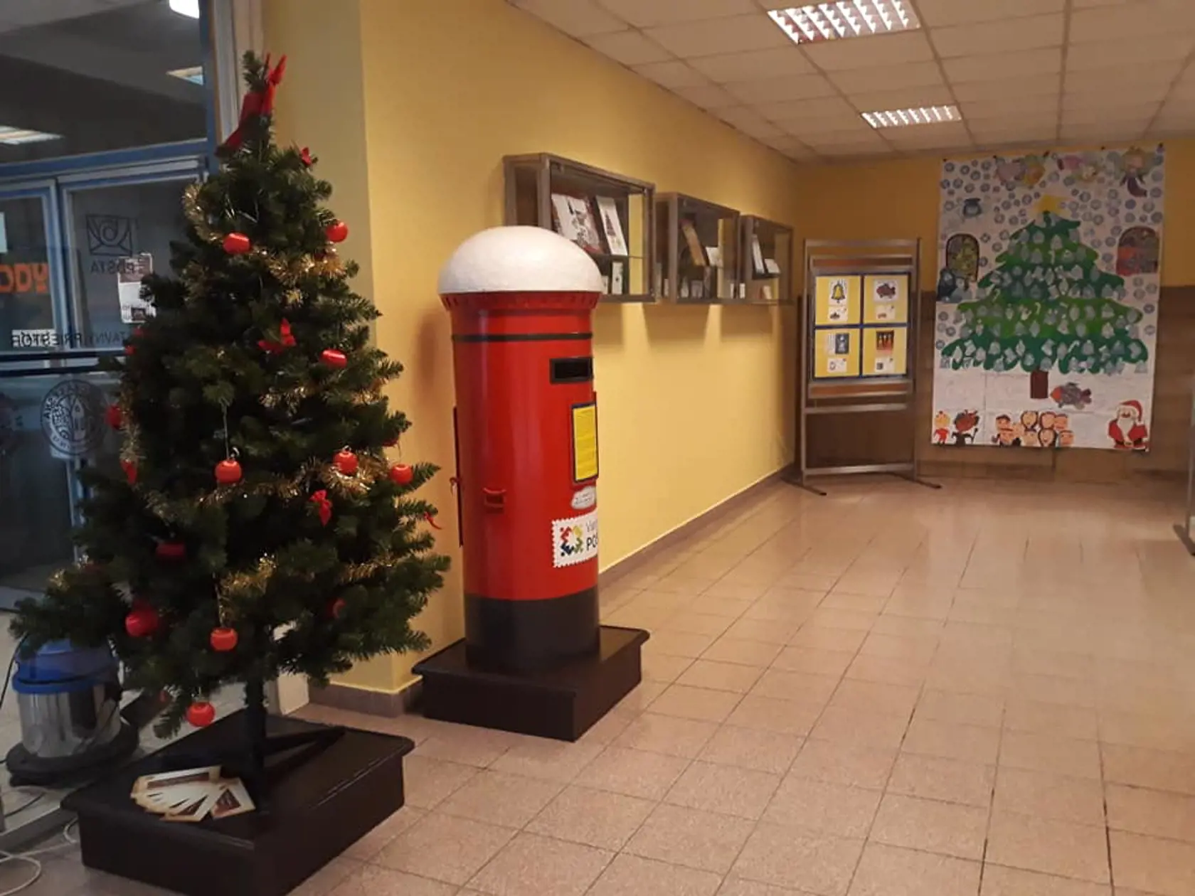 Vianočná výstava predstavuje historické pohľadnice a originálne známky s témou Vianoc.