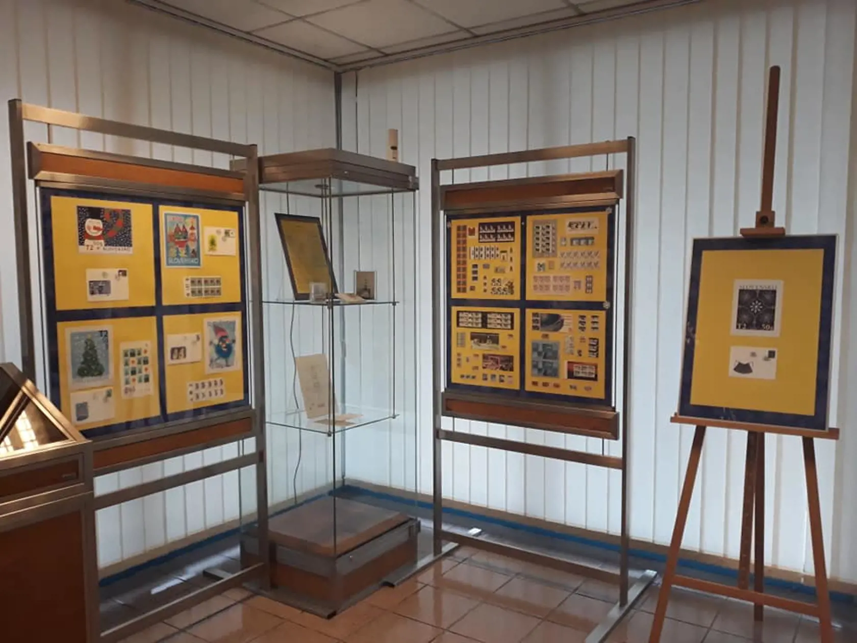 Vianočná výstava predstavuje historické pohľadnice a originálne známky s témou Vianoc.