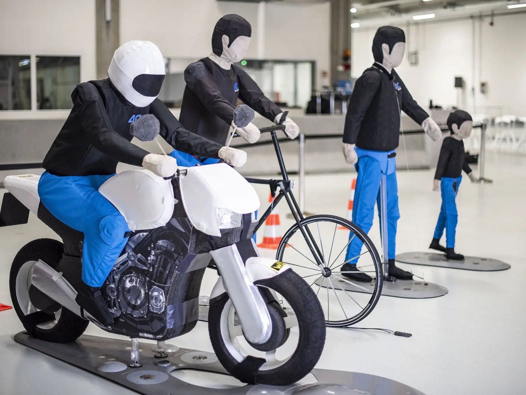 Testovacie figuríny pre nárazové testy automobilov majú skutočne ťažký život.