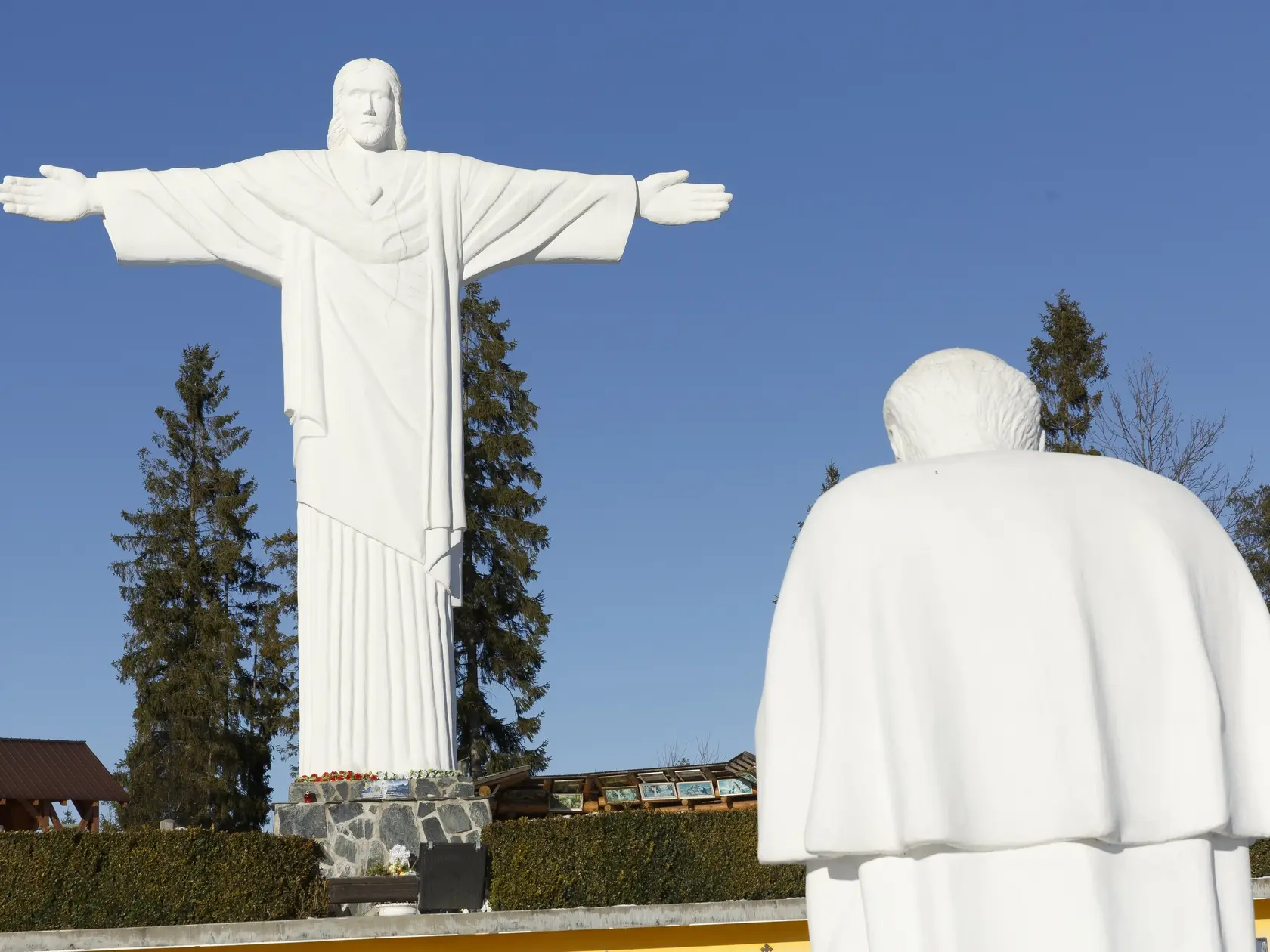 Obec Klin na Orave, kde po vzore Krista v Riu de Janeiro postavili repliku Krista s rozpaženými rukami a miesto natvali Rio de Klin