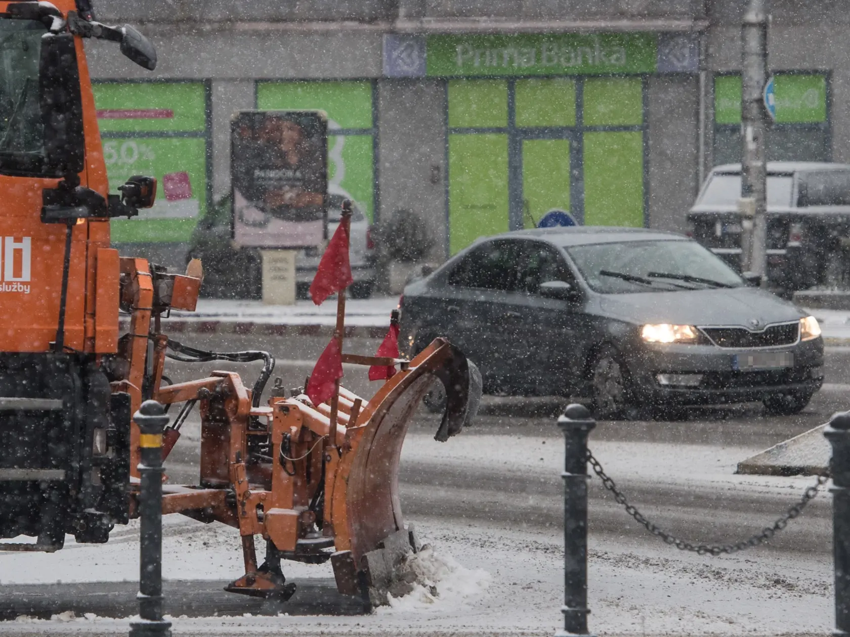 Na snímke husté sneženie v Bratislave v ranných hodinách 3. decembra 2020. FOTO TASR - Martin Baumann