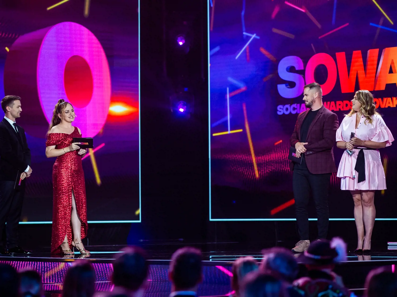 Galavečer Social Awards Slovakia "SOWA" v Bratislave. Na snímke František Košarišťan, Eva "Evelyn" Kramerová, Viktor Vincze, Zuzana Kubovčíková Šebová.