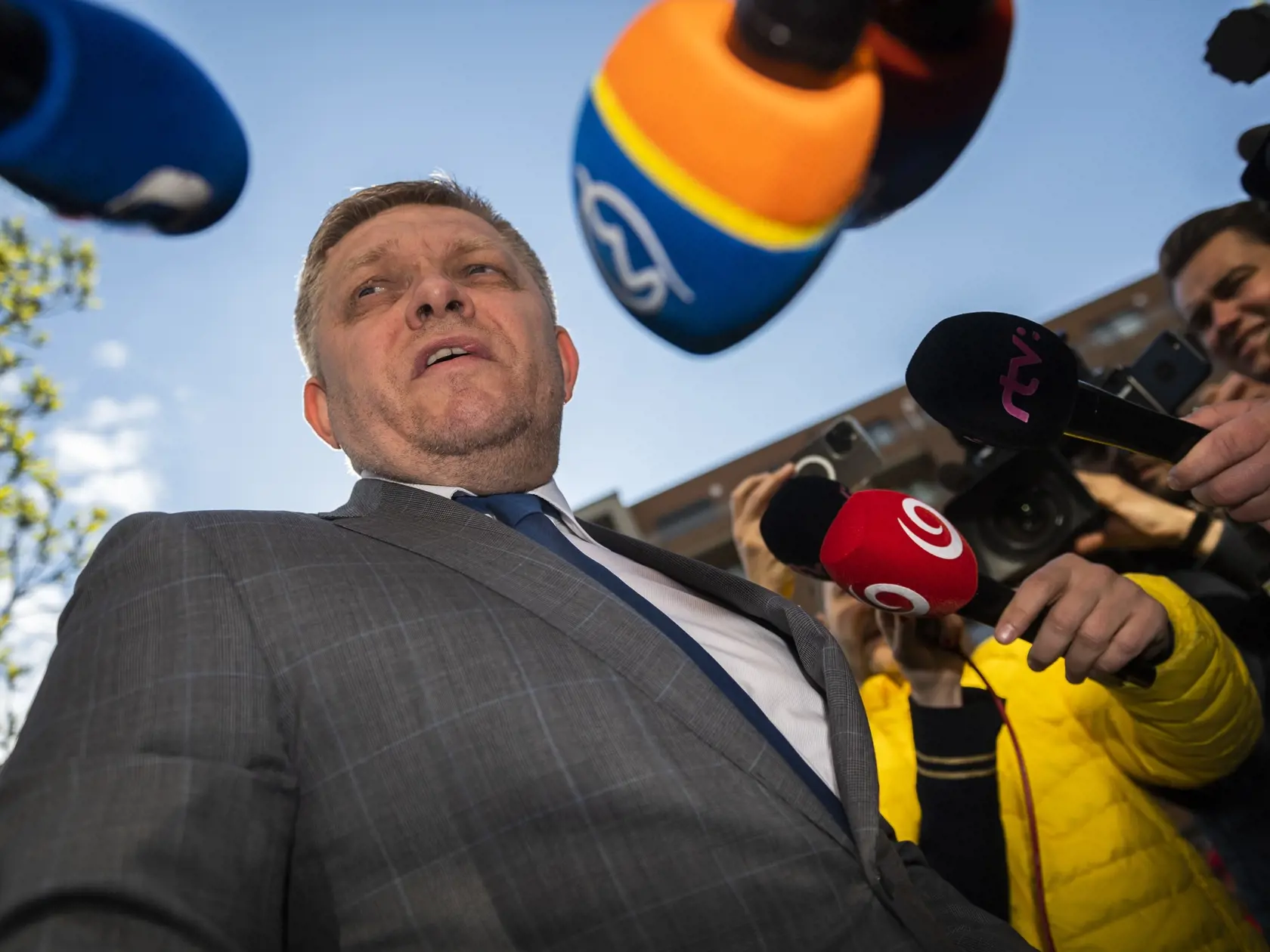 Obvinený expremiér a líder Smeru-SD Robert Fico prichádza vypovedať na Prezídium PZ 26. apríla 2022 v Bratislave. FOTO TASR - Jaroslav Novák
