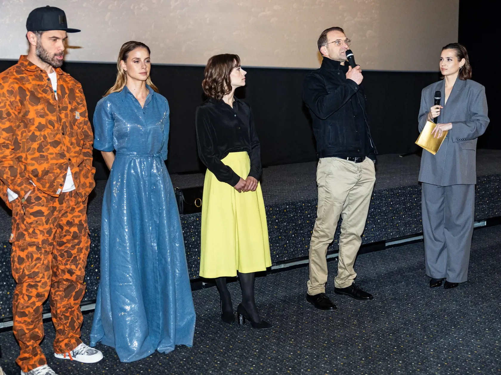 Premiéra seriálu “VINA” v Bratislave. Na snímke Nela Pocisková, Gabriela Marcinková, Ján Dobrík, Tomáš Maštalír a Lucia Hlaváčková.