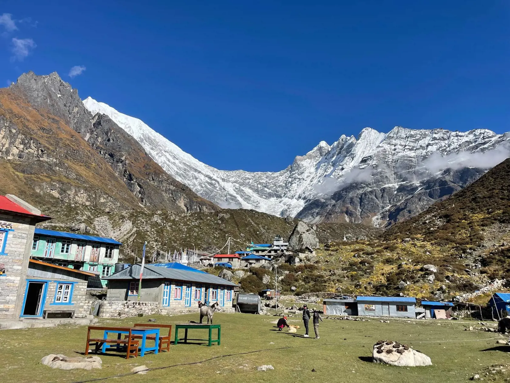 Do drobnej dedinky Kyangin Gompa, ležiacej v čarokrásnom údolí Langtang, sa vrátil len Marek Holeček. 