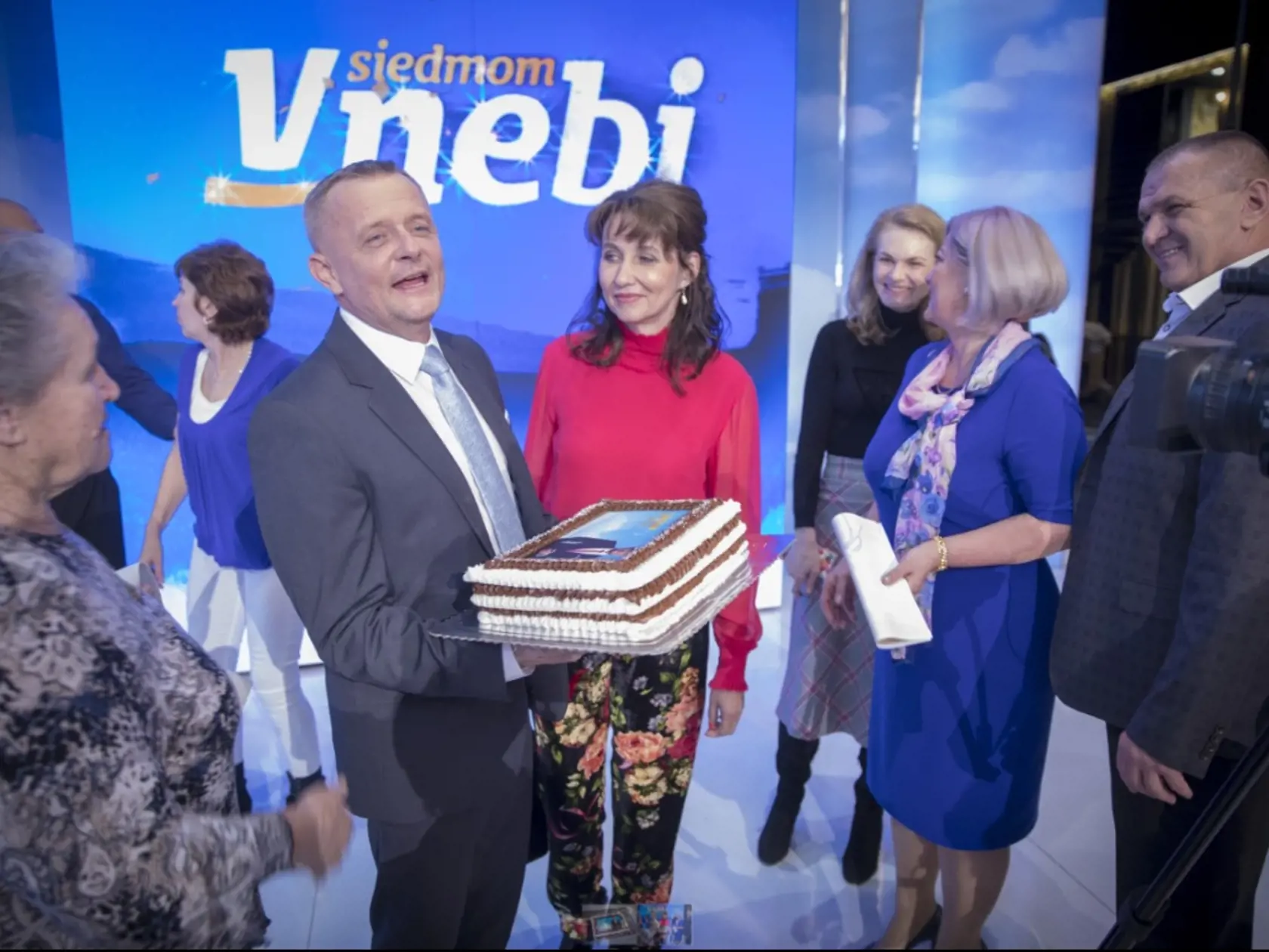 Vilo sa z torty náramne tešil.