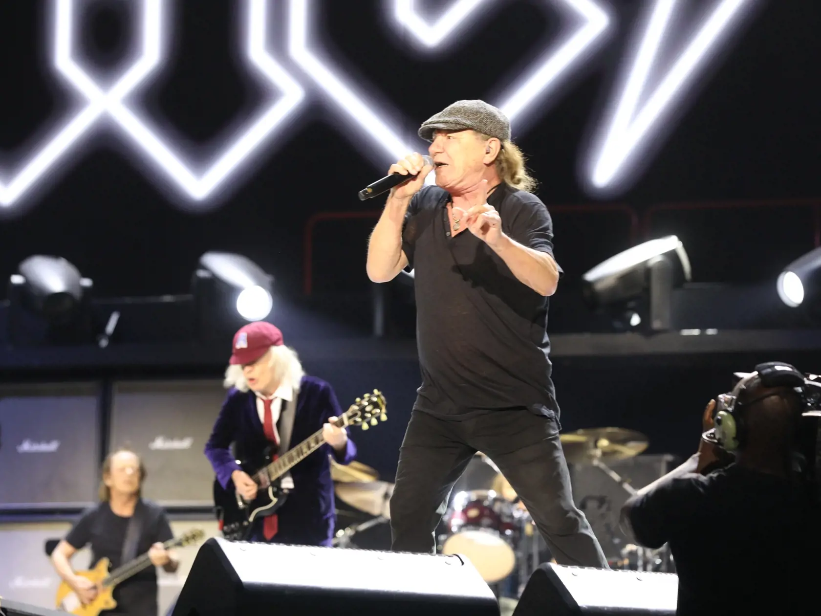 AC/DC šou začala