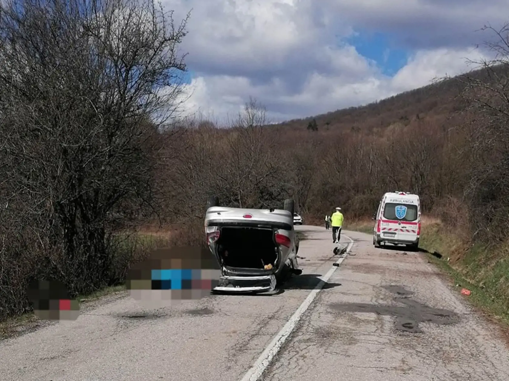 V sobotu (25.3.) v dopoludňajších hodinách prijala polícia informáciu o dopravnej nehode na ceste medzi obcami Rákoš a Rákošská Baňa v okrese Revúca.