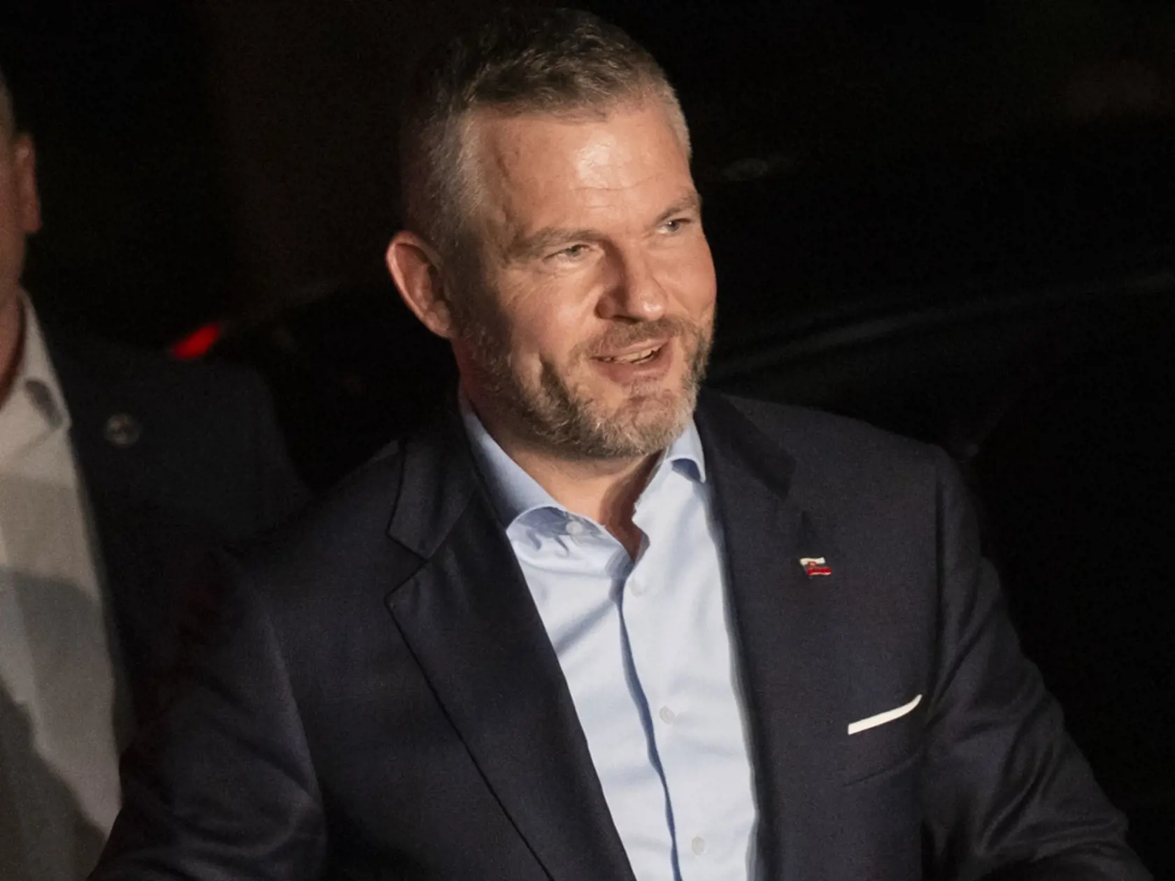 Na snímke Peter Pellegrini počas príchodu do svojej volebnej centrály v Bratislave v rámci 2. kola prezidentských volieb v sobotu 6. apríla 2024.