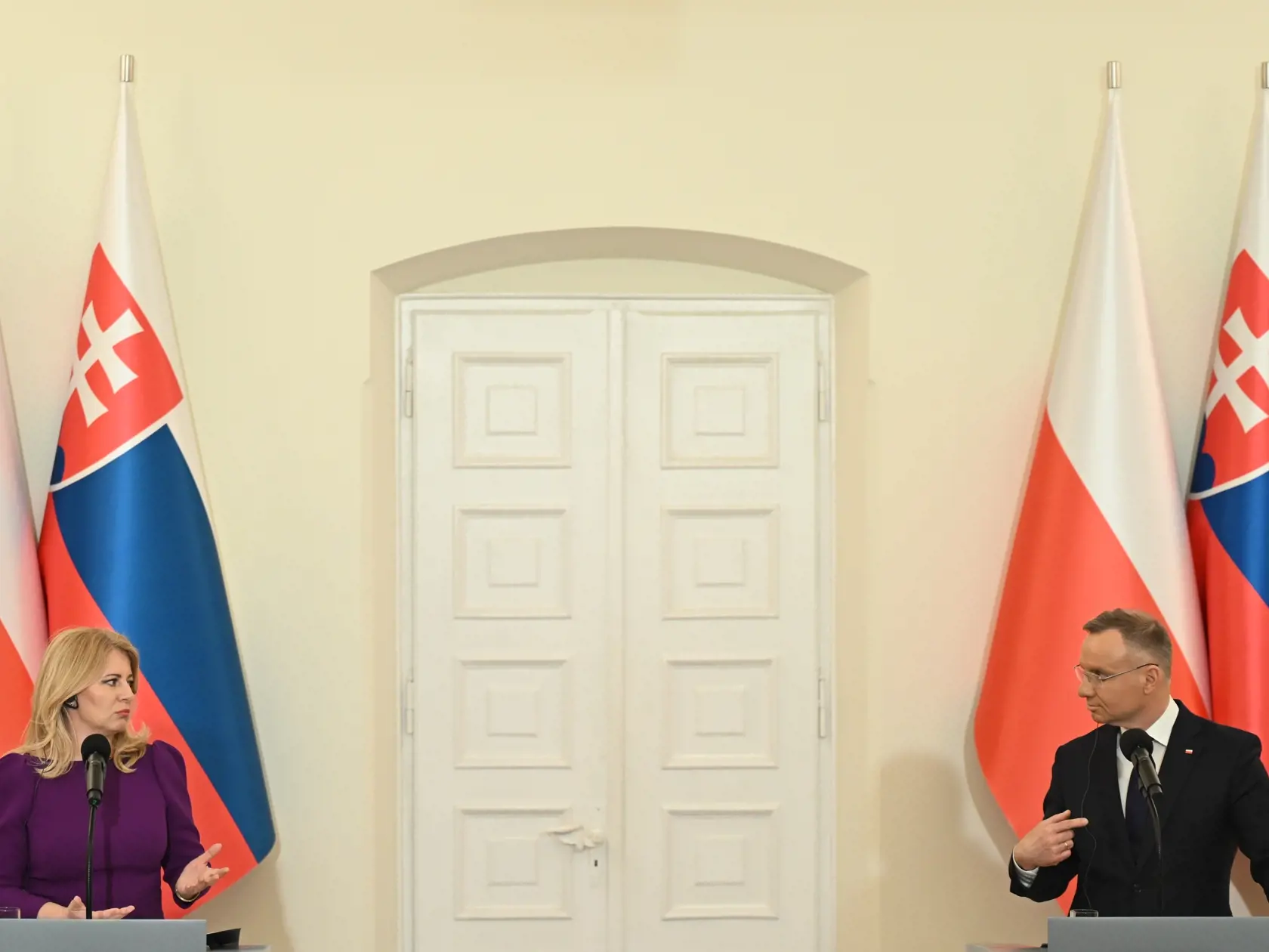 Obaja prezidenti mali spoločnú tlačovú konferenciu.