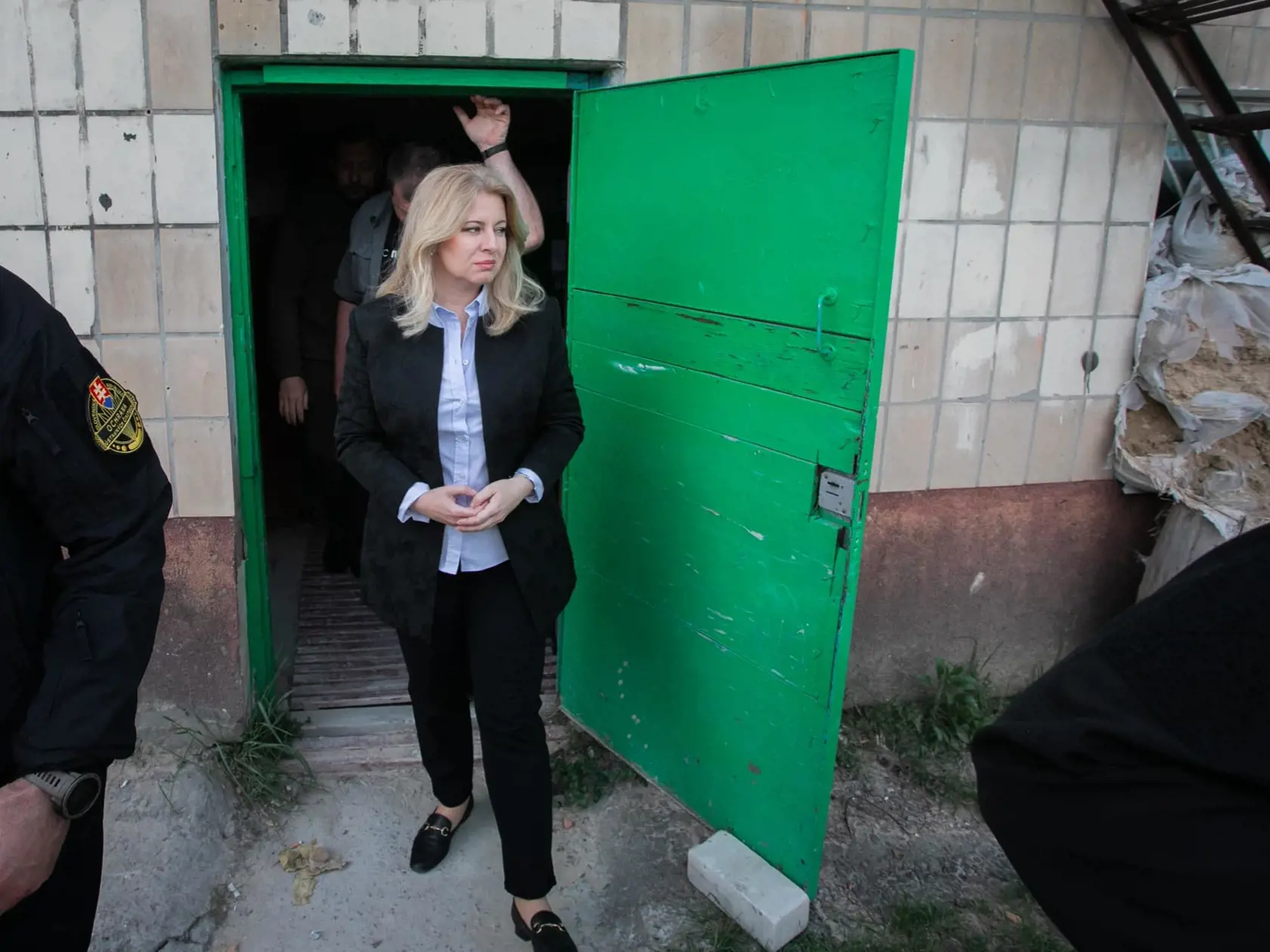 Slovenská prezidentka Zuzana Čaputová pokračovala v sobotu vo svojej rozlúčkovej ceste po Ukrajine. Navštívila Černihivskú oblasť, ktorá na severovýchode priamo susedí s Ruskom, pričom bombardovanie a boje ju veľmi poznačili. Obnova tejto oblasti však napreduje a aktívne sa na nej podieľa aj Slovensko.