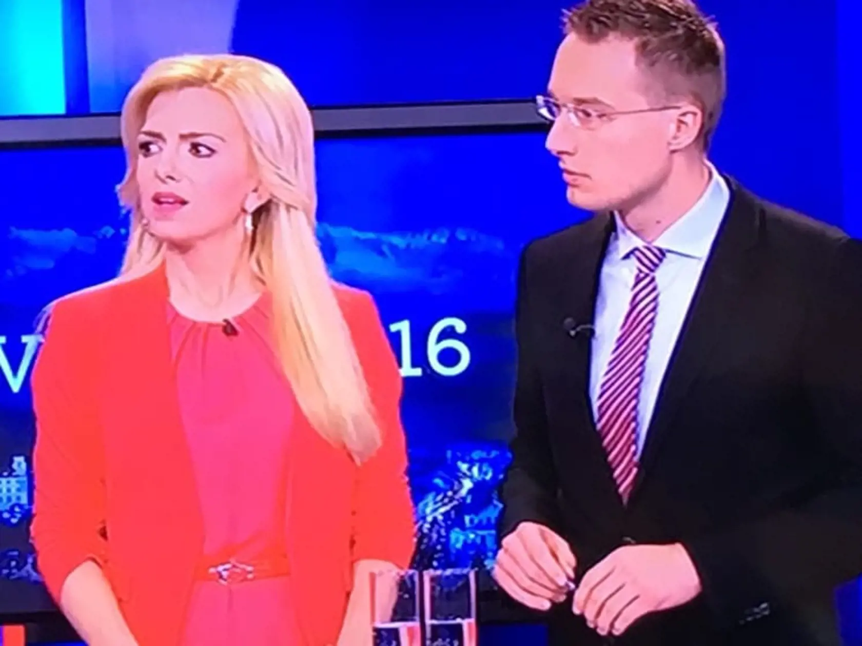 Reakcia moderátorov na vyjadrenie Uhríka z Kotlebovej strany, keď hovoril o holokauste. Nepriamo popieral genocídu.