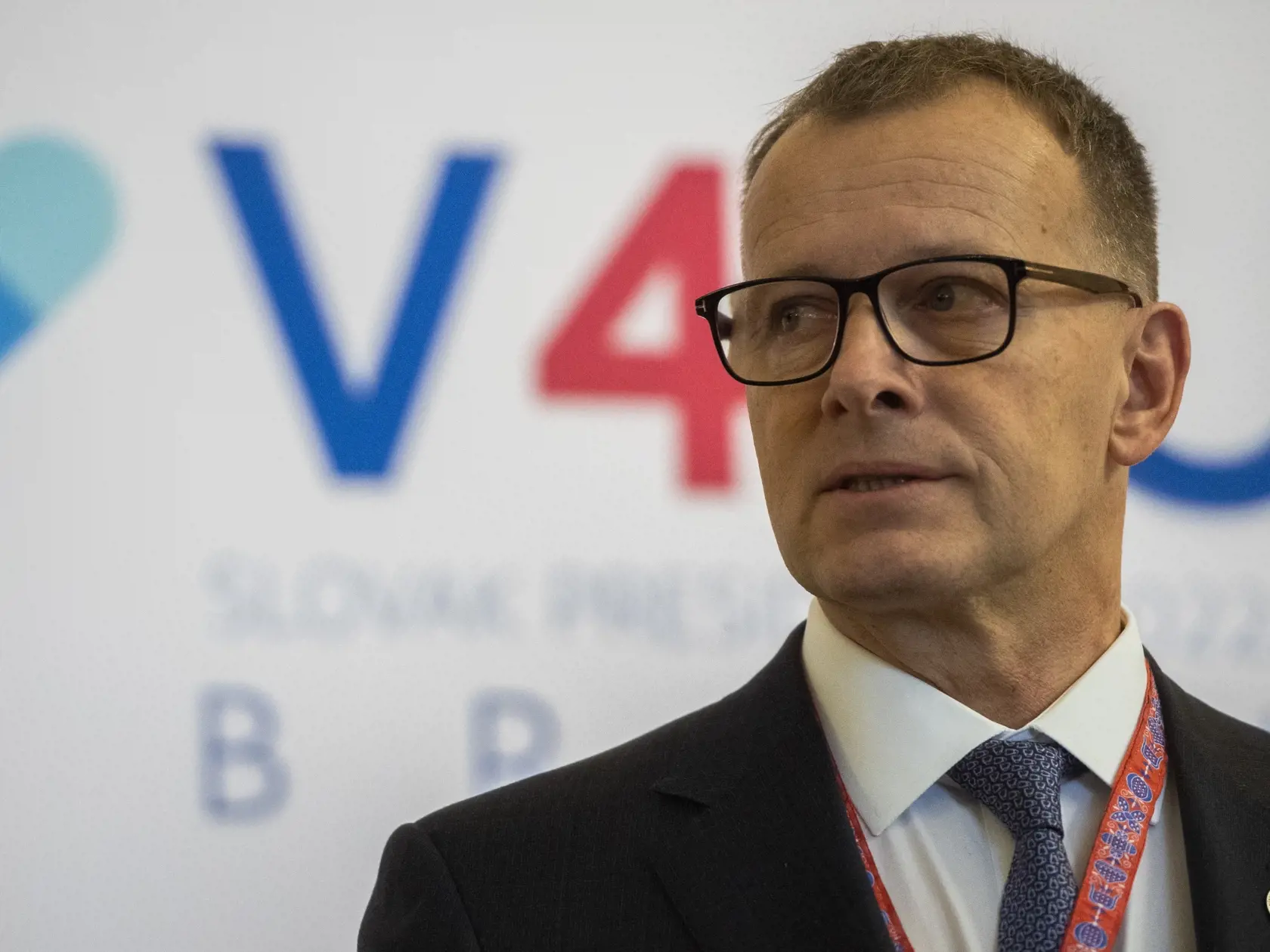 Tabák nášmu denníku prezradila, že mimo nej bol aj ďalší poslanec zo Sme rodiny, ktorý bol proti dodaniu stíhačiek na Ukrajinu, menovať ho ale nechcela. "My dvaja sme povedali, že ak by sme o tom hlasovali v parlamente, by sme boli proti," ozrejmila Tabák. A ako reagoval Boris Kollár na jej správu o odchode. „Určite bol prekvapený. Rozišli sme sa ale v dobrom," reagovala stručne poslankyňa.