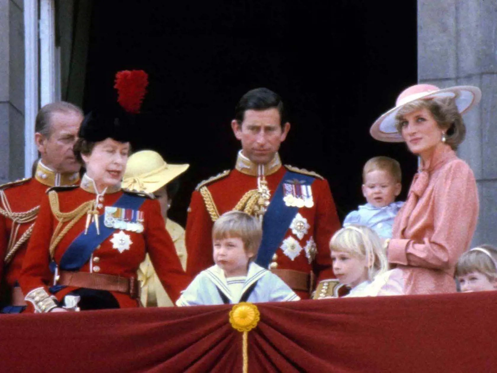 Kráľovná Alžbeta, Lady Diana
