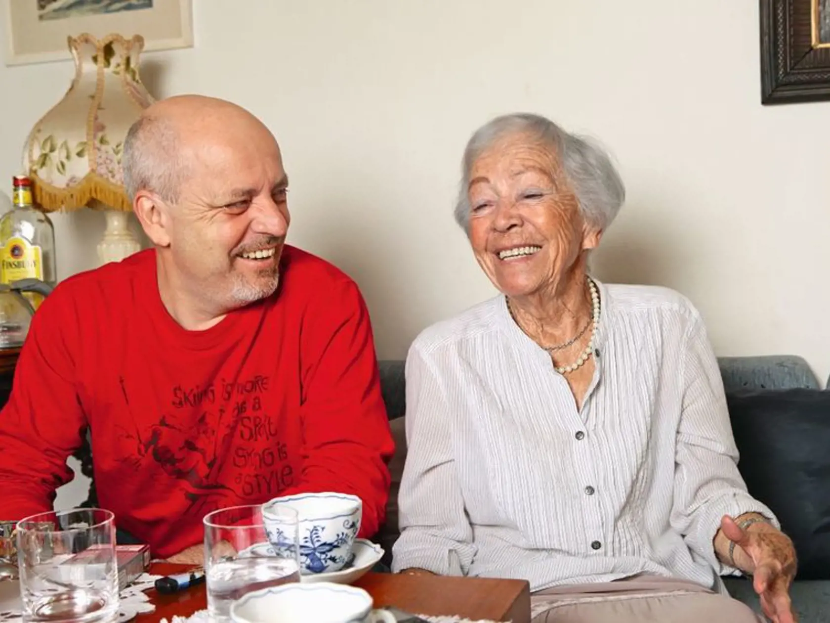 Hercova mama Eva Landlová (83) je ešte stále aktívna herečka. V divadle ju môžete vidieť v predstavení Najstaršie remeslo, navyše účinkuje aj v seriáloch Divoké kone a Chlapi neplačú.