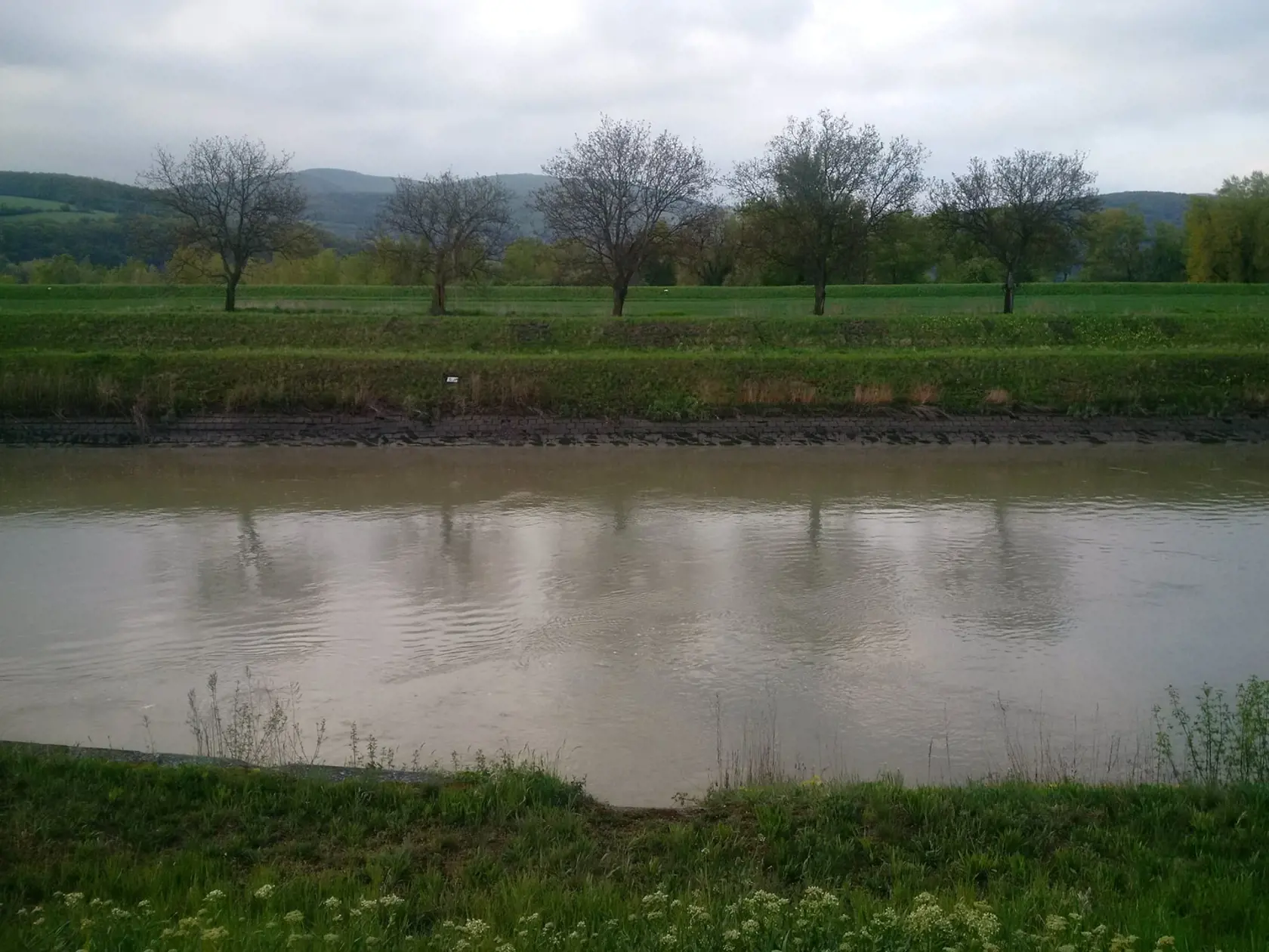 Kedy sa to už skončí? Po silnej búrke vyhlásili tretí stupeň povodňovej aktivity.