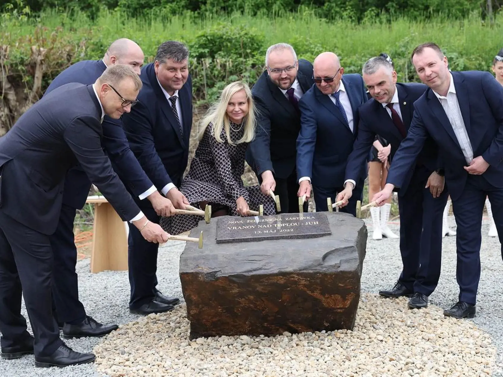 Predseda parlamentu Boris Kollár v sprievode poslancov Petra Pčolinského, Miloša Svrčeka, Petra Pellegriniho, Jána Ferenčáka, Richarda Rašiho a Matúša Šutaja Eštoka slávnostne otvorili športovú arénu PKO vo Vranove nad Topľou. Časť poslaneckej delegácie taktiež vo Vranove nad Topľou poklepala základný kameň pre výstavbu novej železničnej zastávky. 