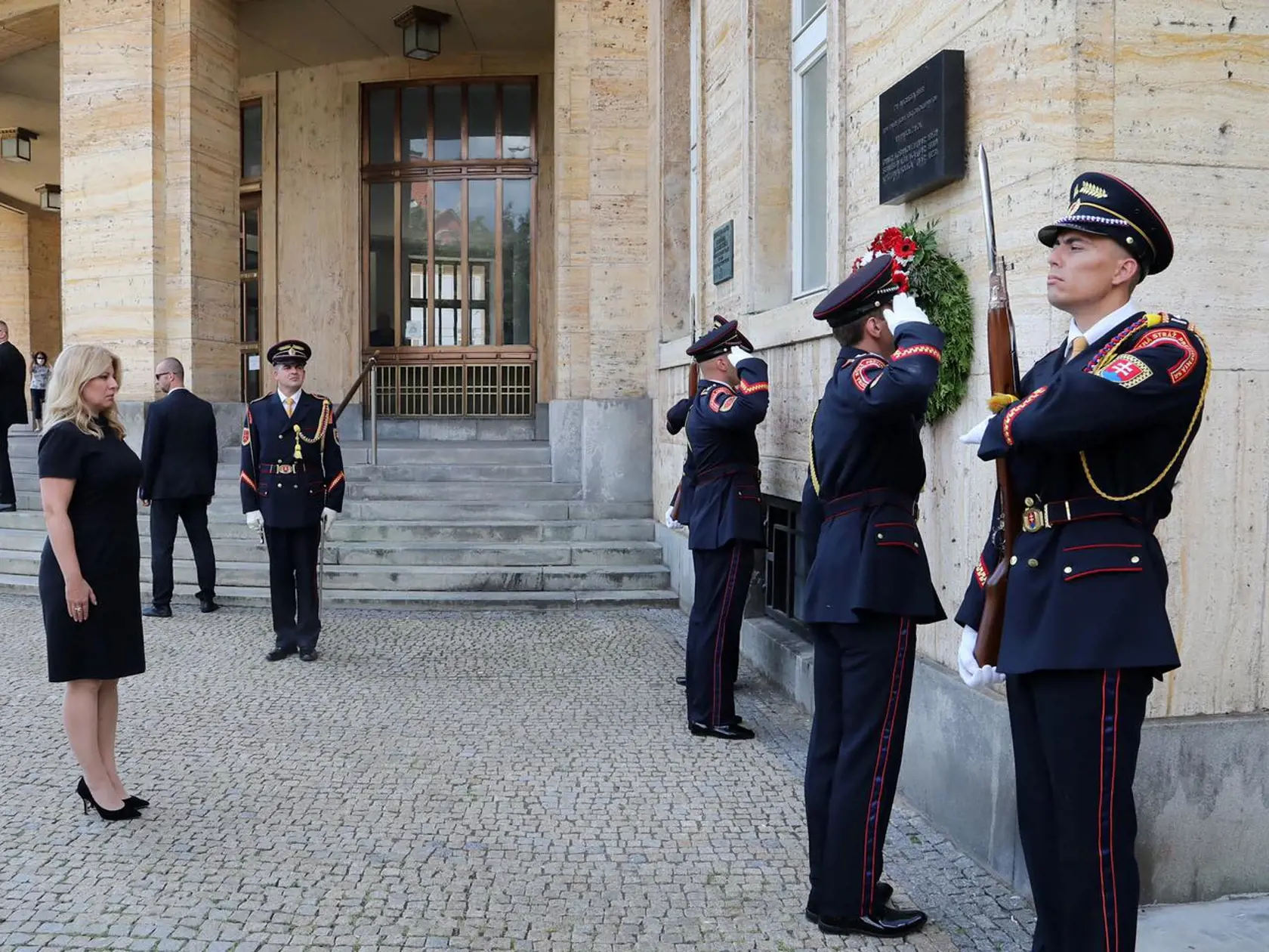 Slovensko si musí pripomínať udalosti z augusta 1968, aby nepripustilo falšovanie a skresľovanie histórie. Pri príležitosti 53. výročia okupácie Československa vojskami Varšavskej zmluvy to povedala prezidentka SR Zuzana Čaputová.