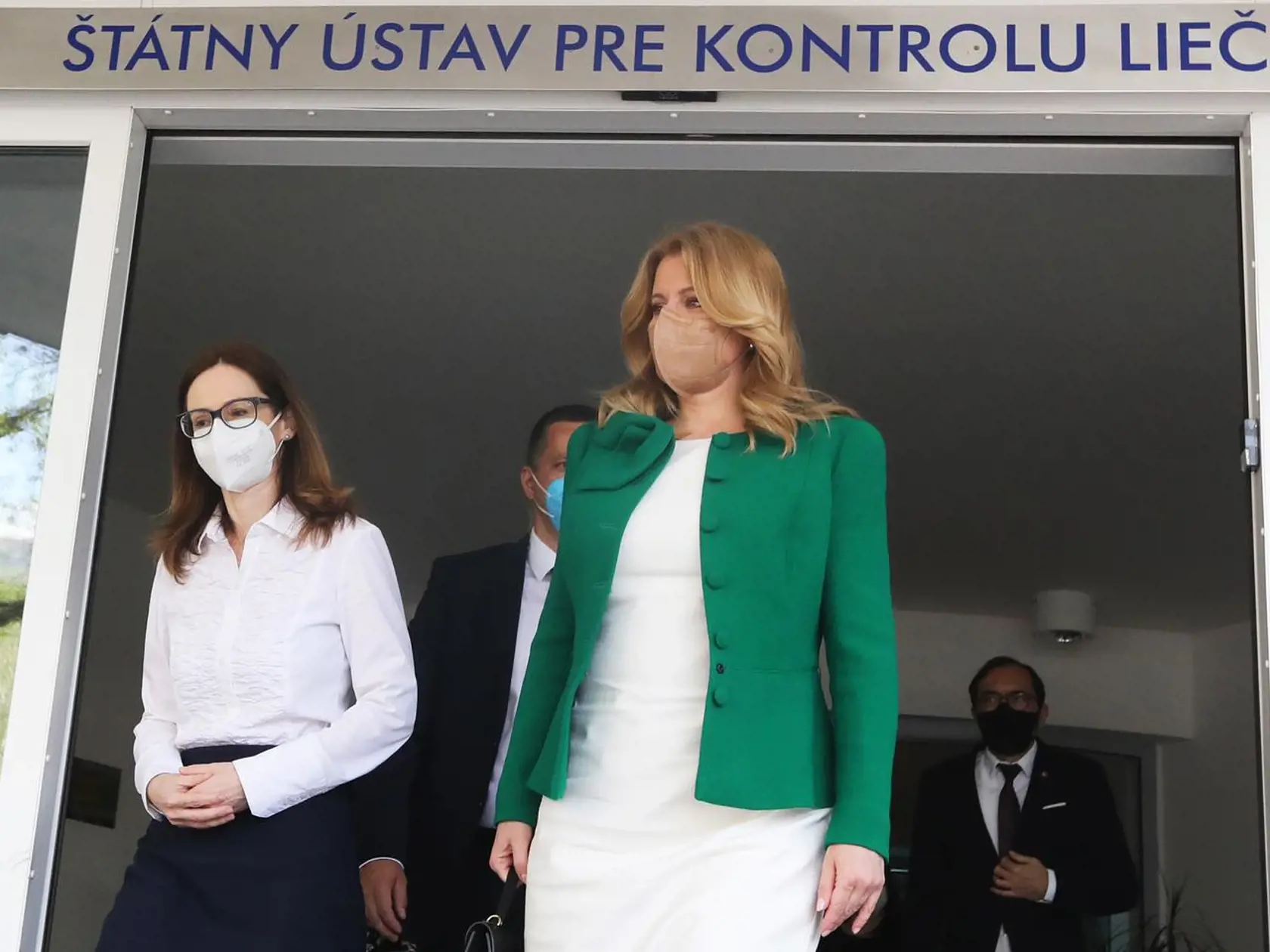 Outfity prezidentky sú pod drobnohľadom verejnosti.