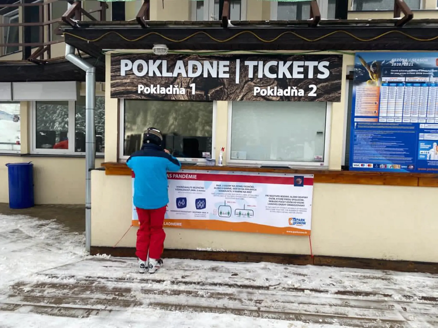Pred pokladnicami na Donovaloch zatiaľ rady nie sú.